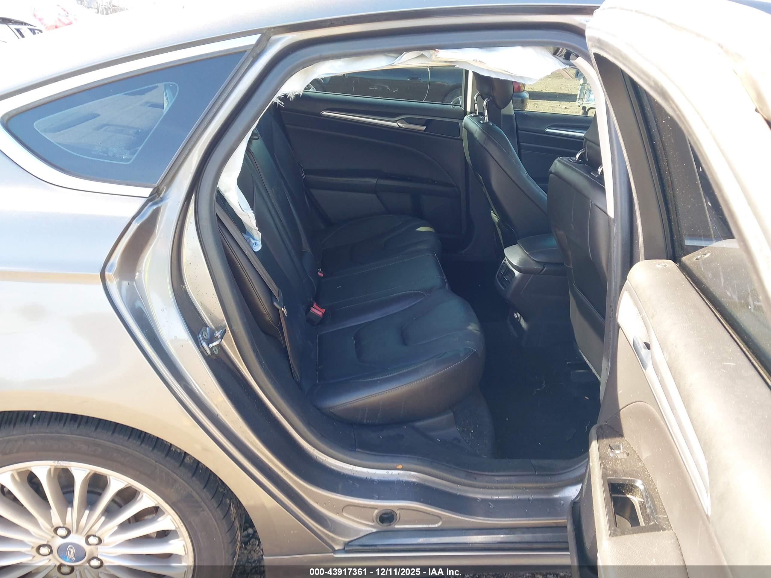 FORD FUSION image 8