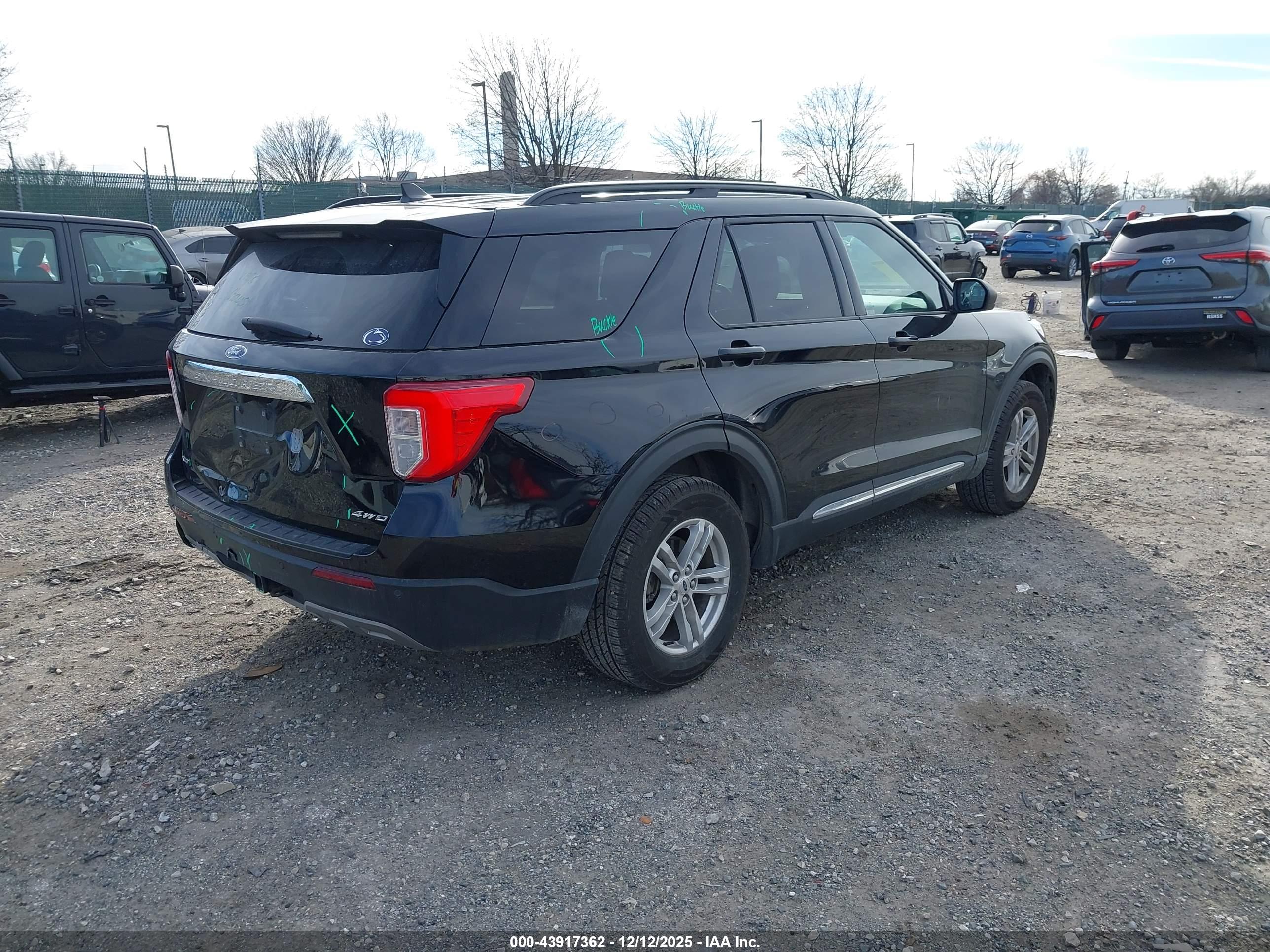 FORD EXPLORER image 4