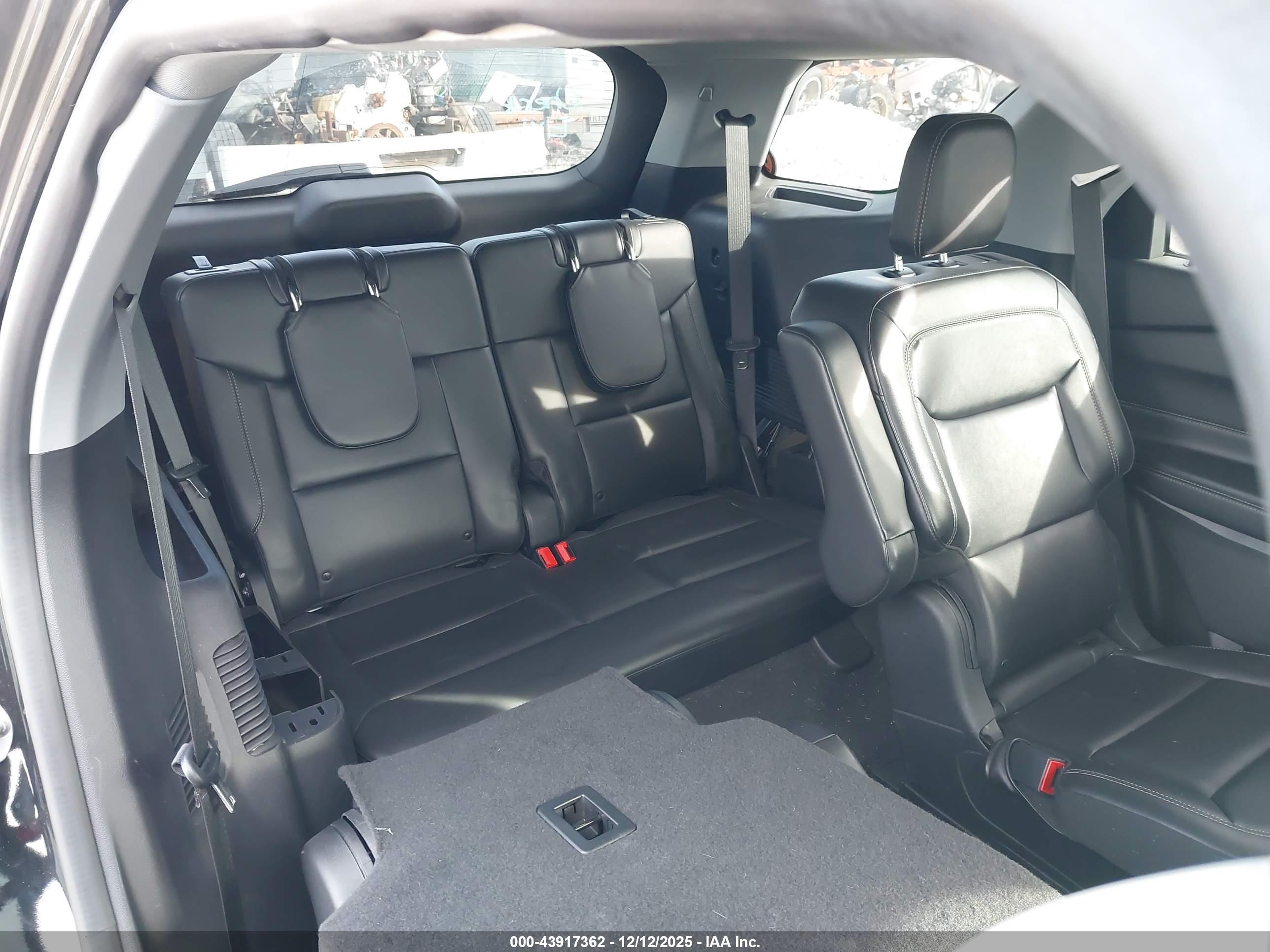 FORD EXPLORER image 8