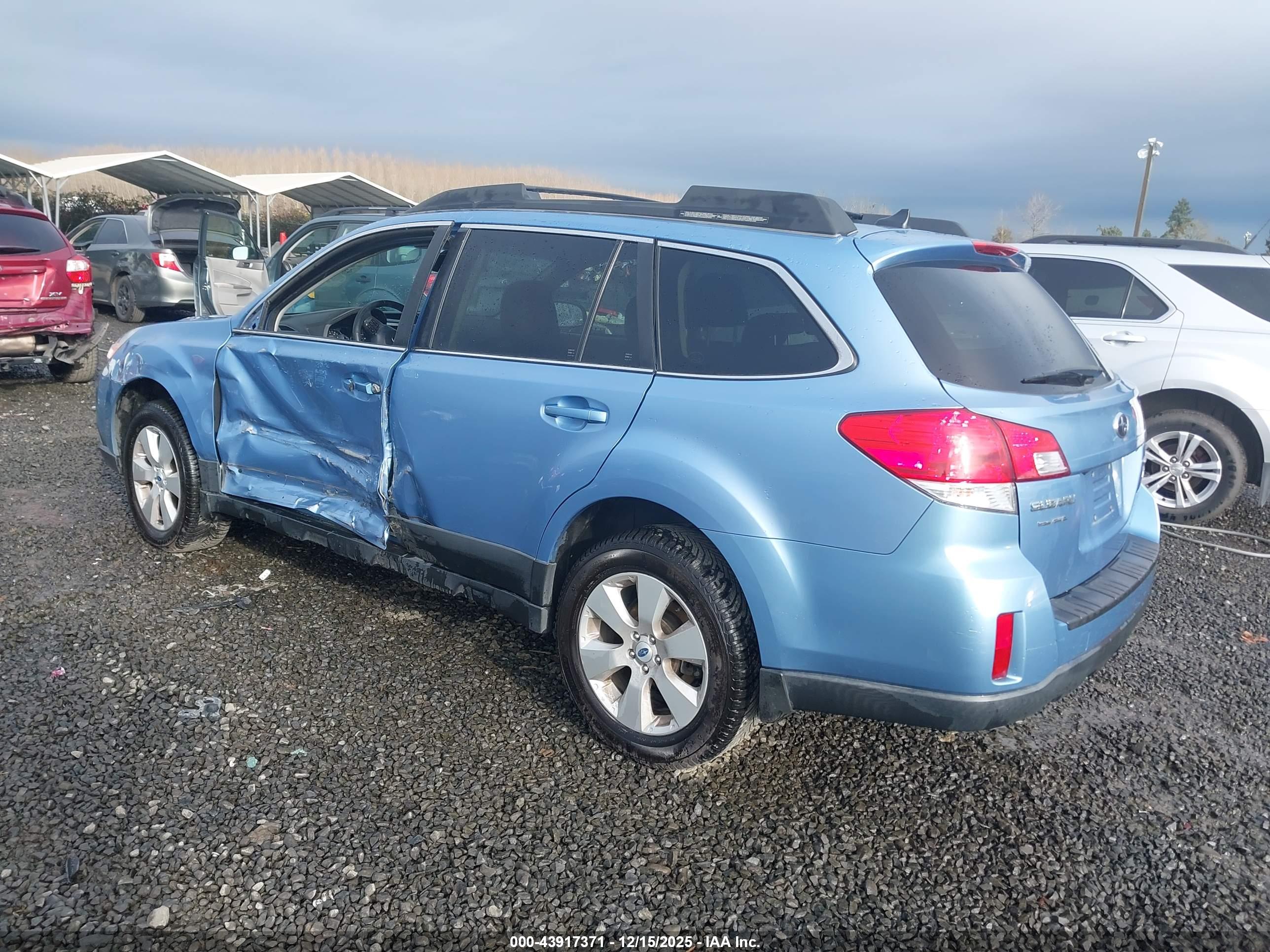 SUBARU OUTBACK image 3