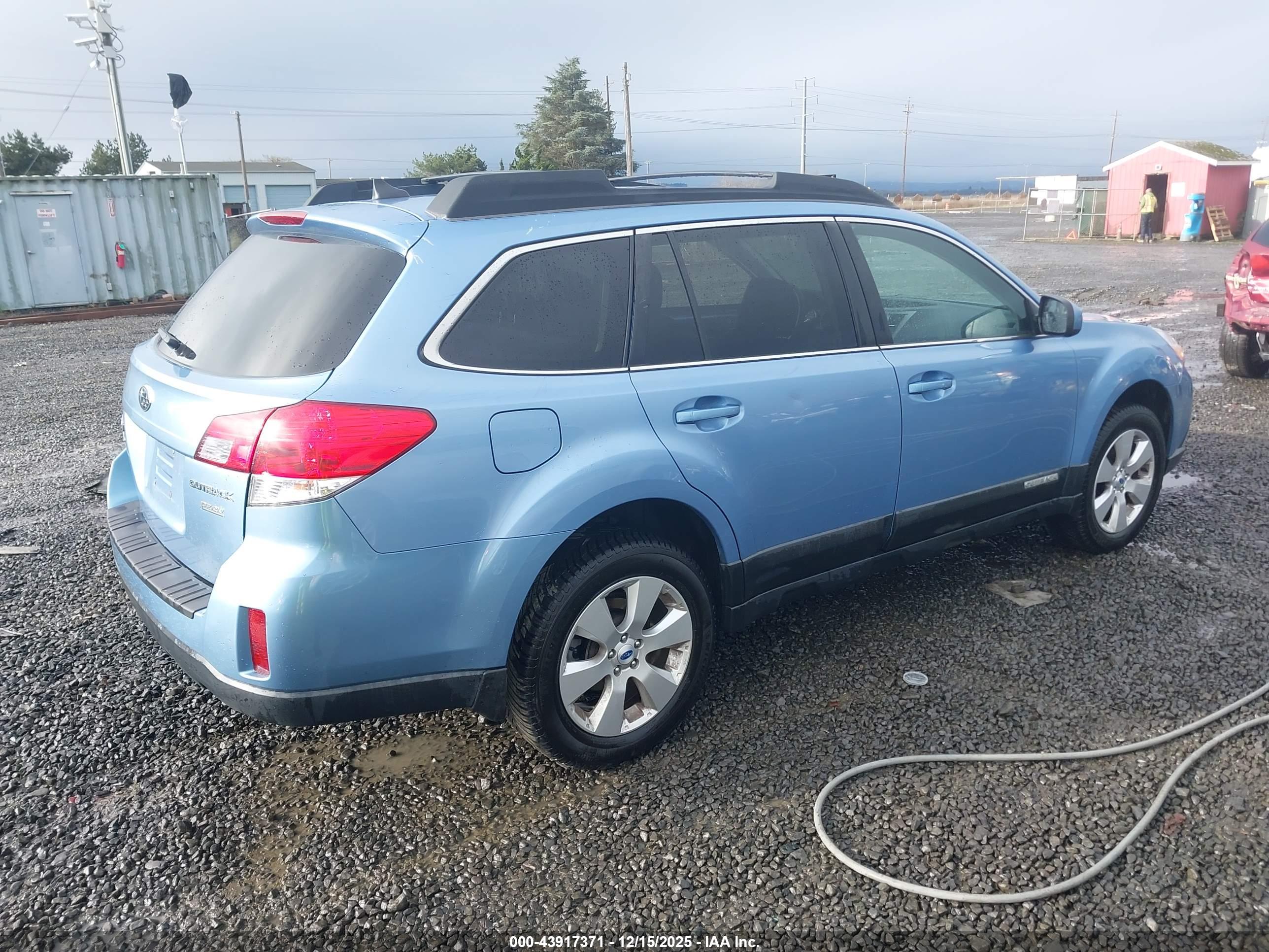 SUBARU OUTBACK image 4