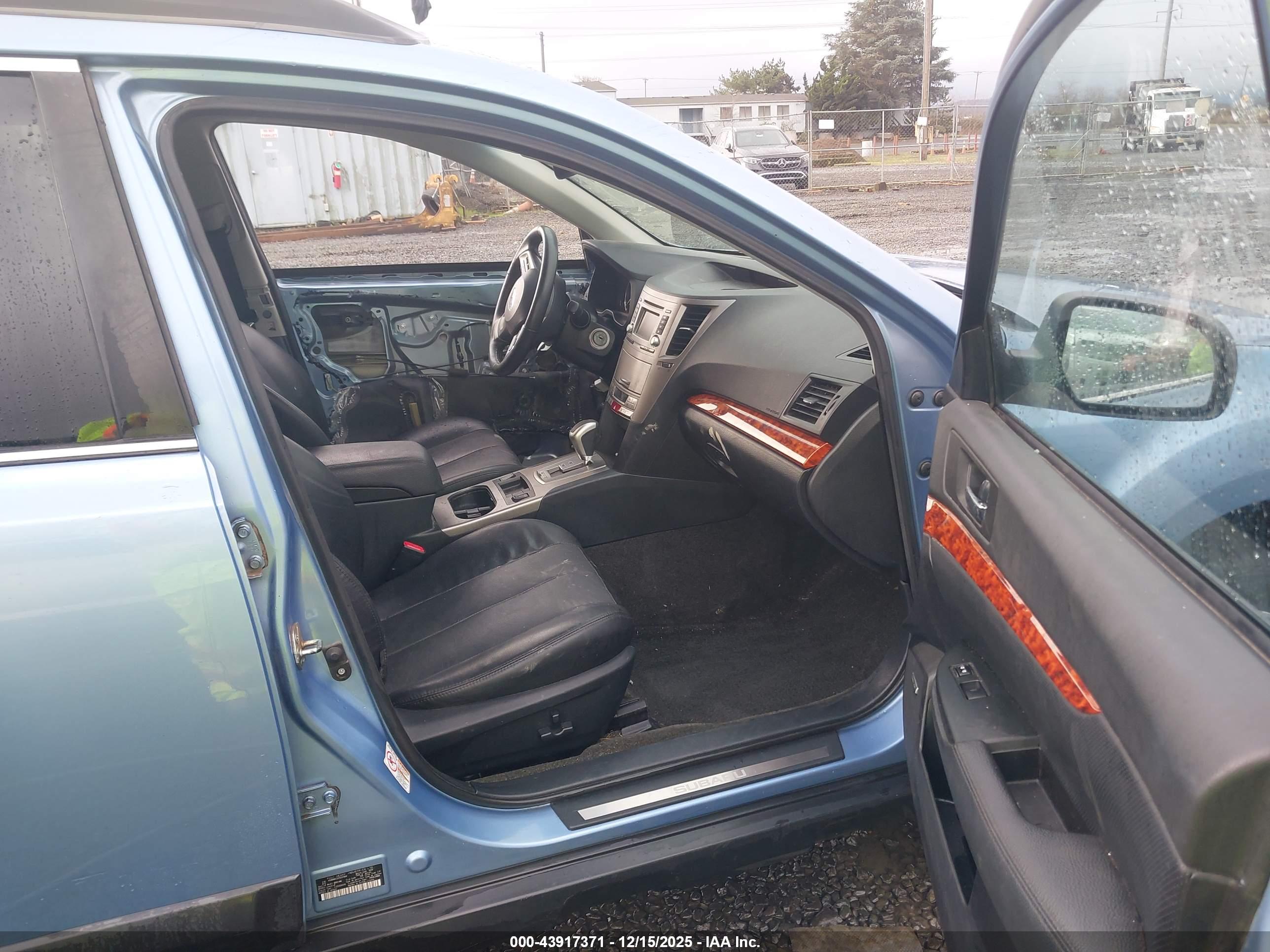 SUBARU OUTBACK image 5