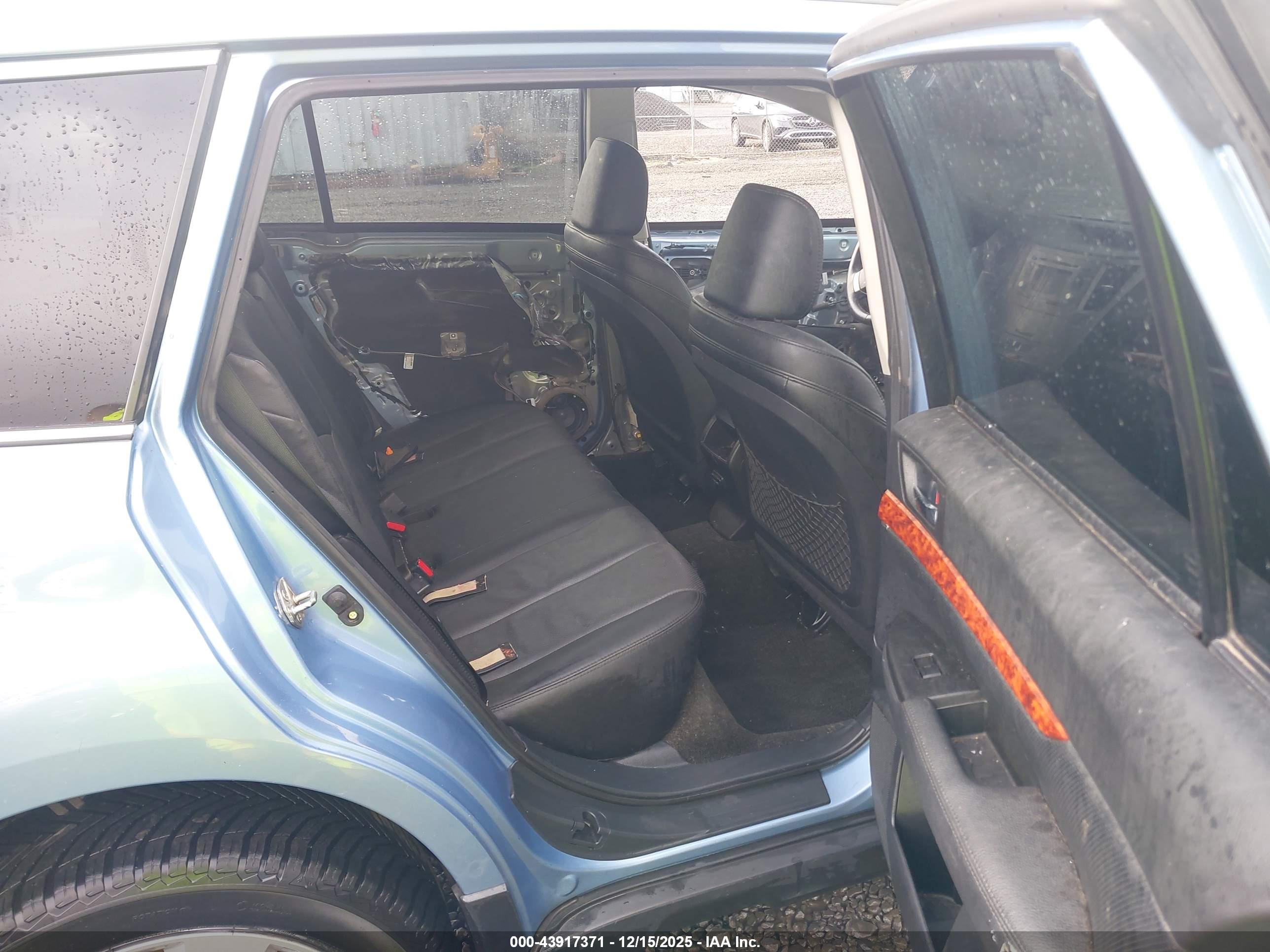 SUBARU OUTBACK image 8