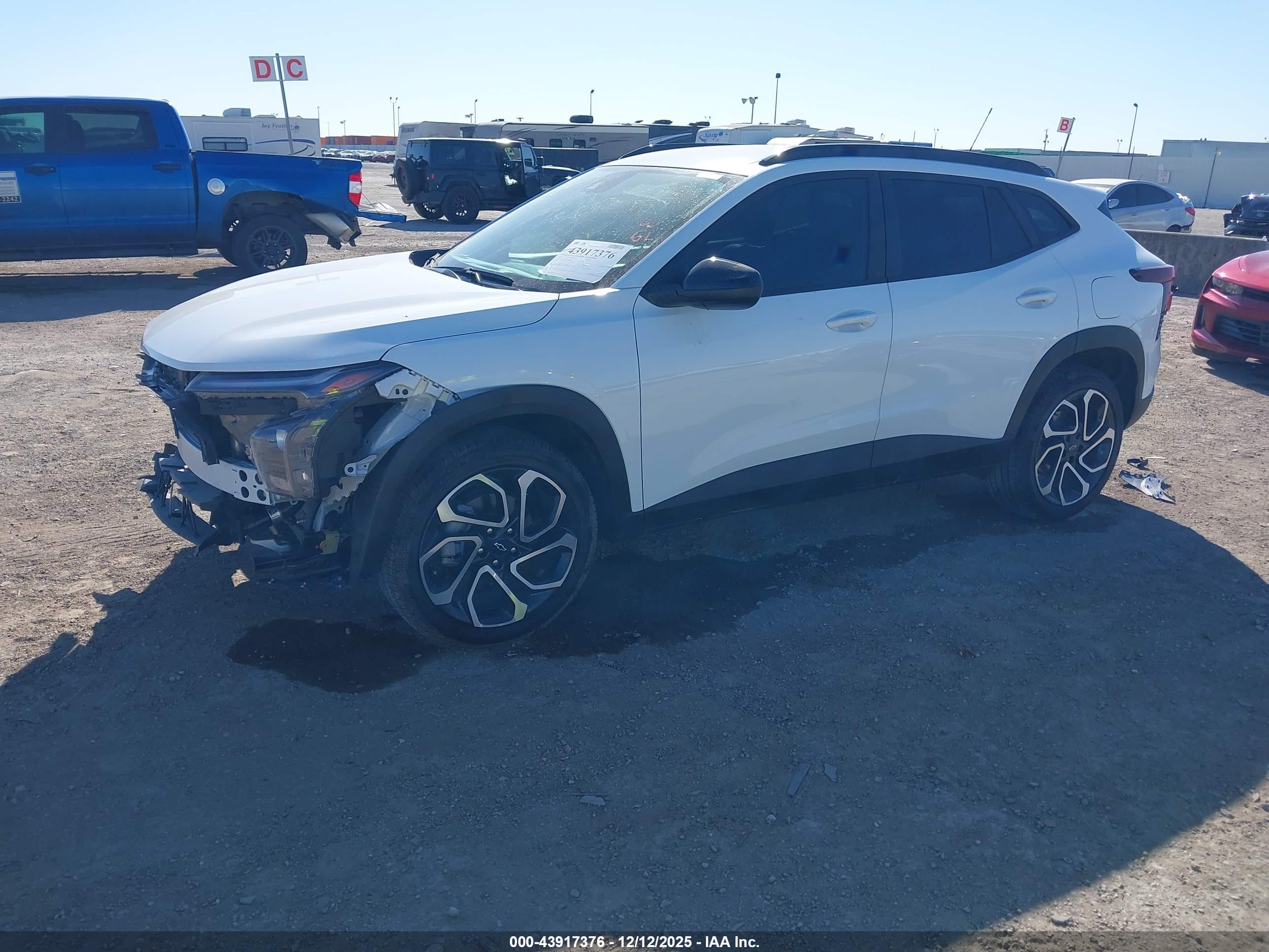 CHEVROLET TRAX image 2
