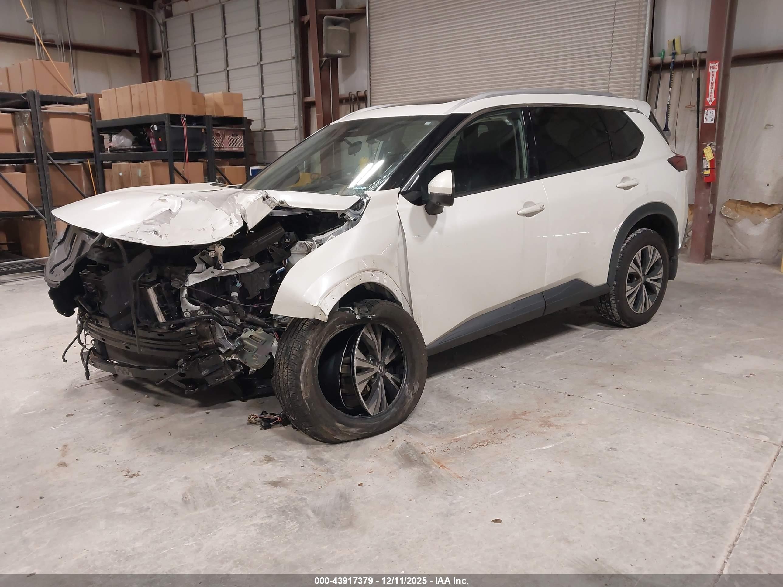 NISSAN ROGUE image 2