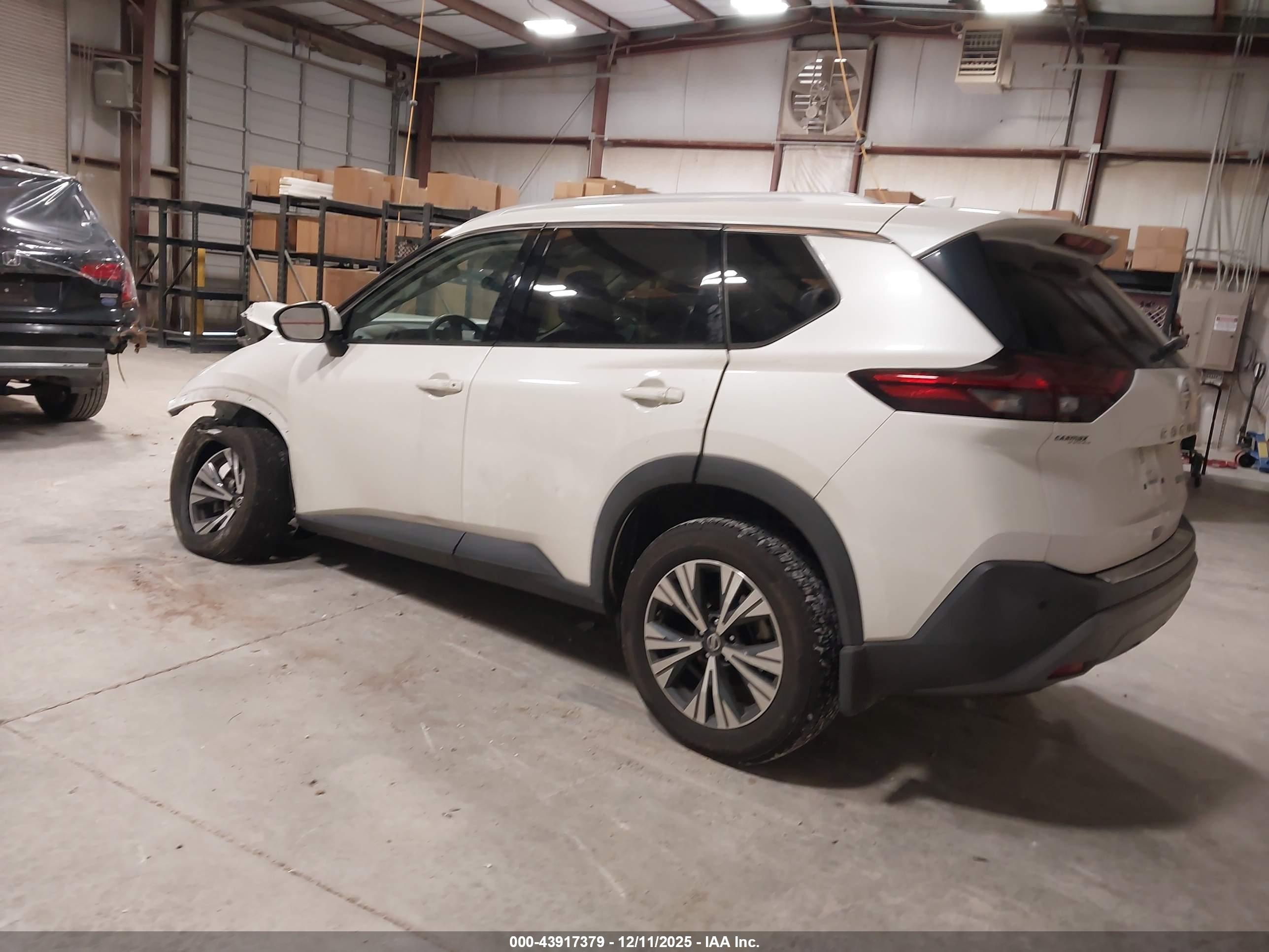 NISSAN ROGUE image 3