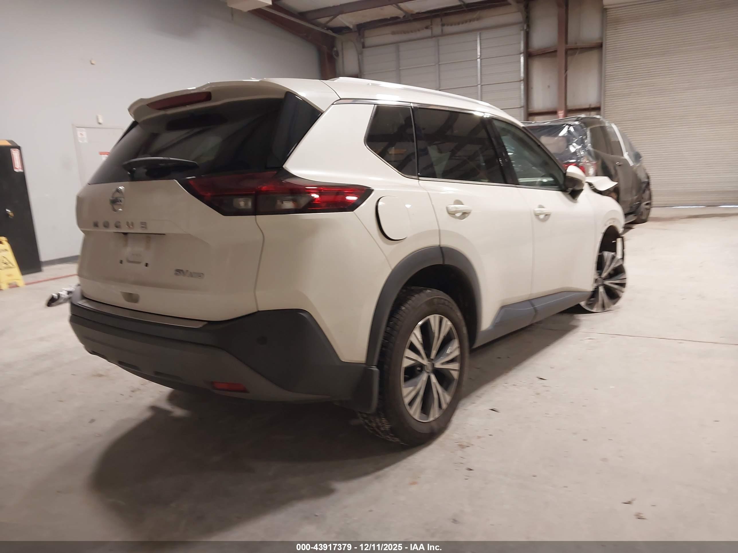 NISSAN ROGUE image 4