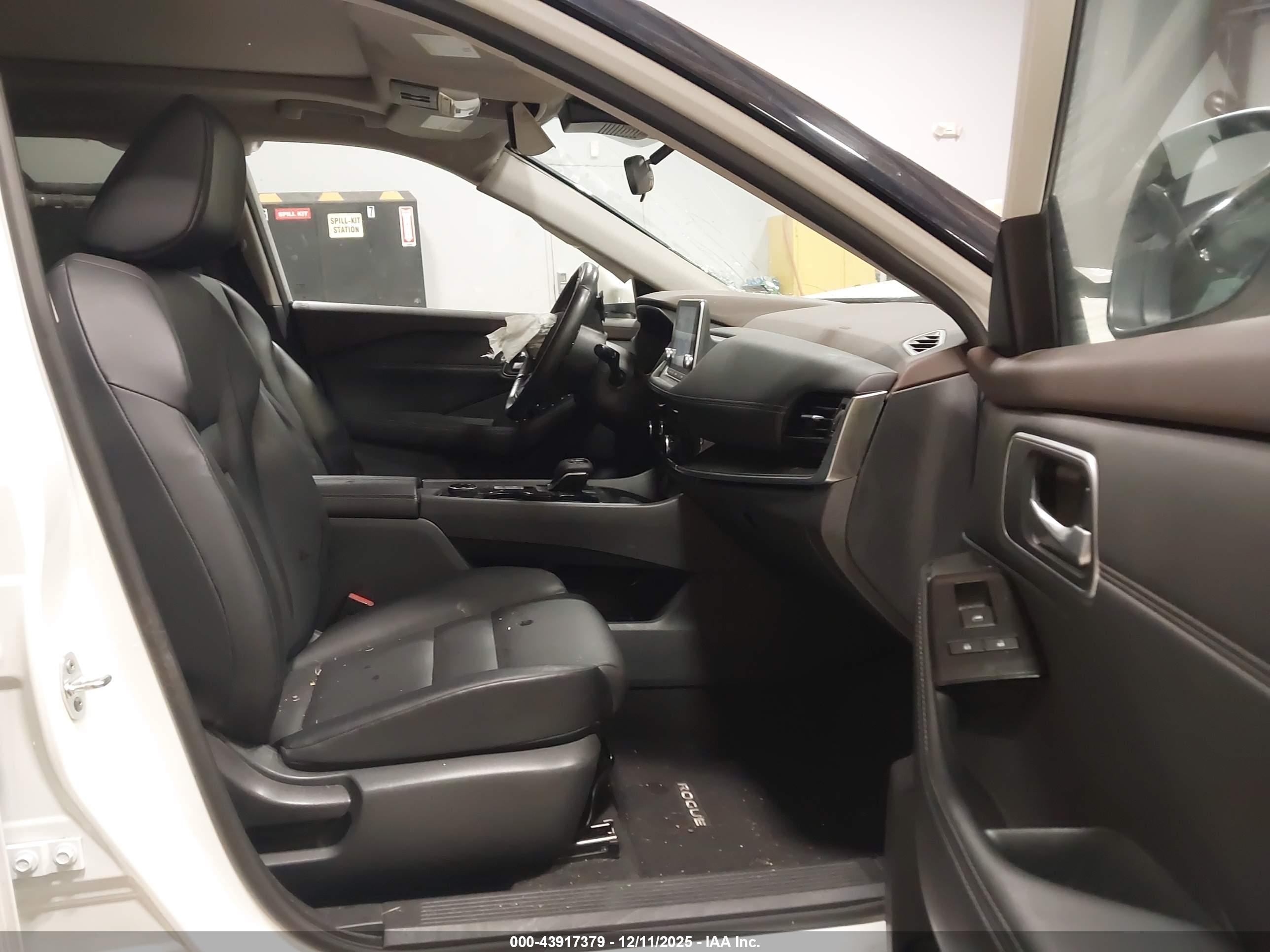 NISSAN ROGUE image 5