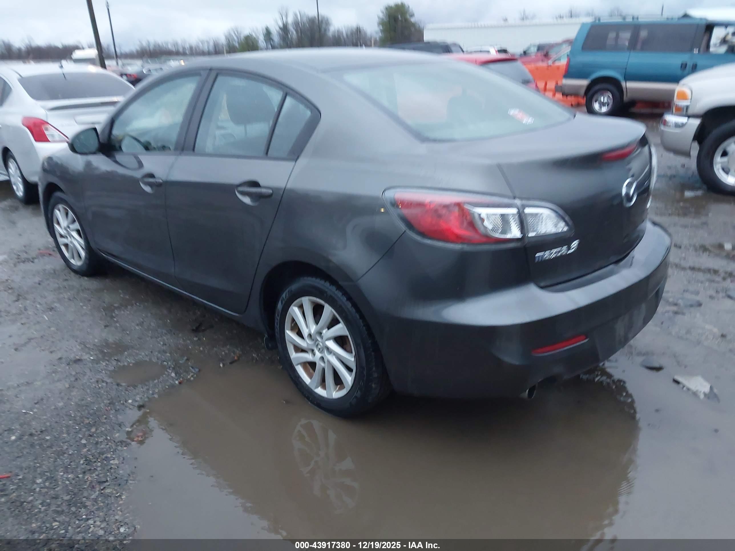 MAZDA MAZDA3 image 3