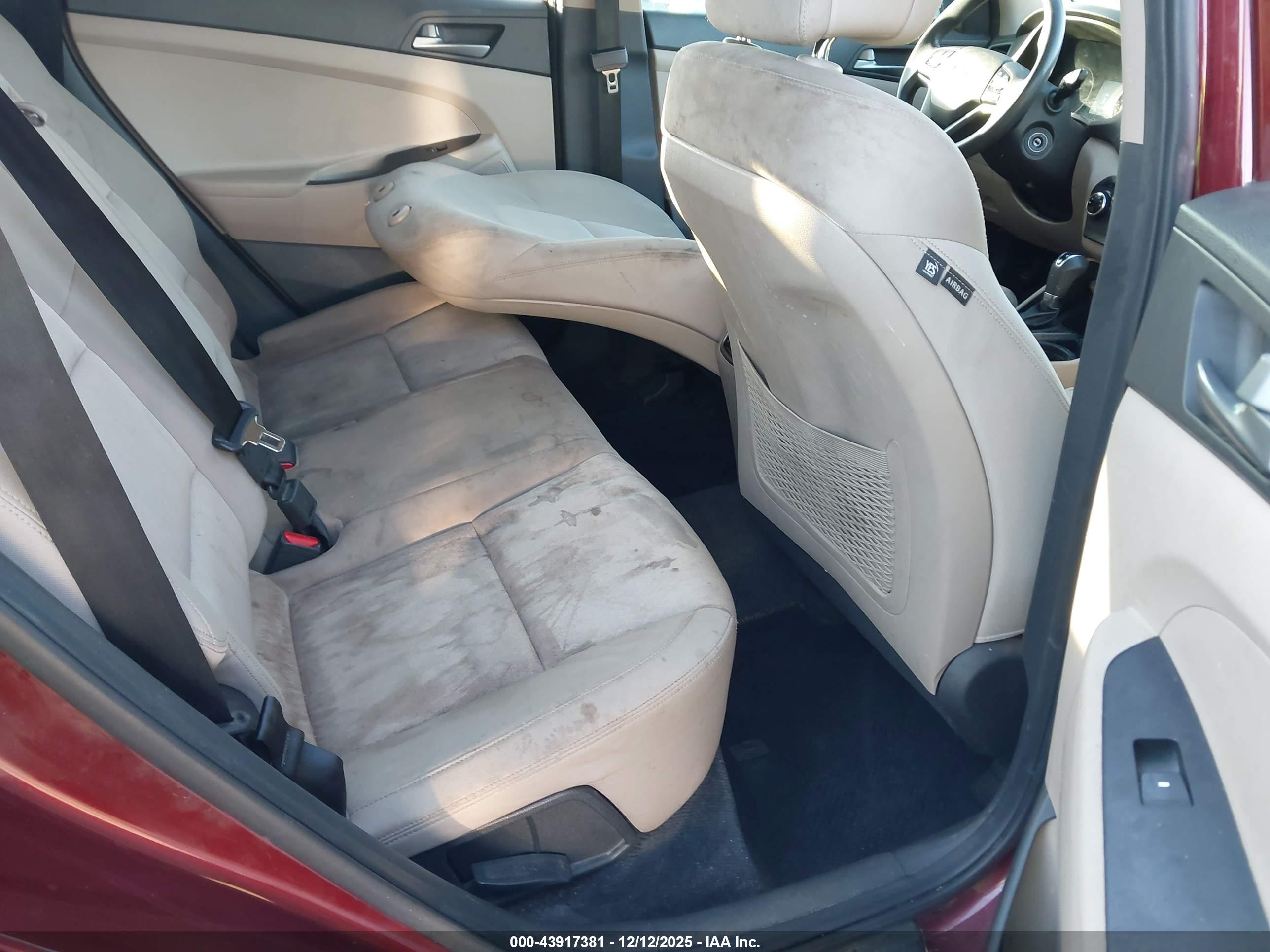 HYUNDAI TUCSON image 8