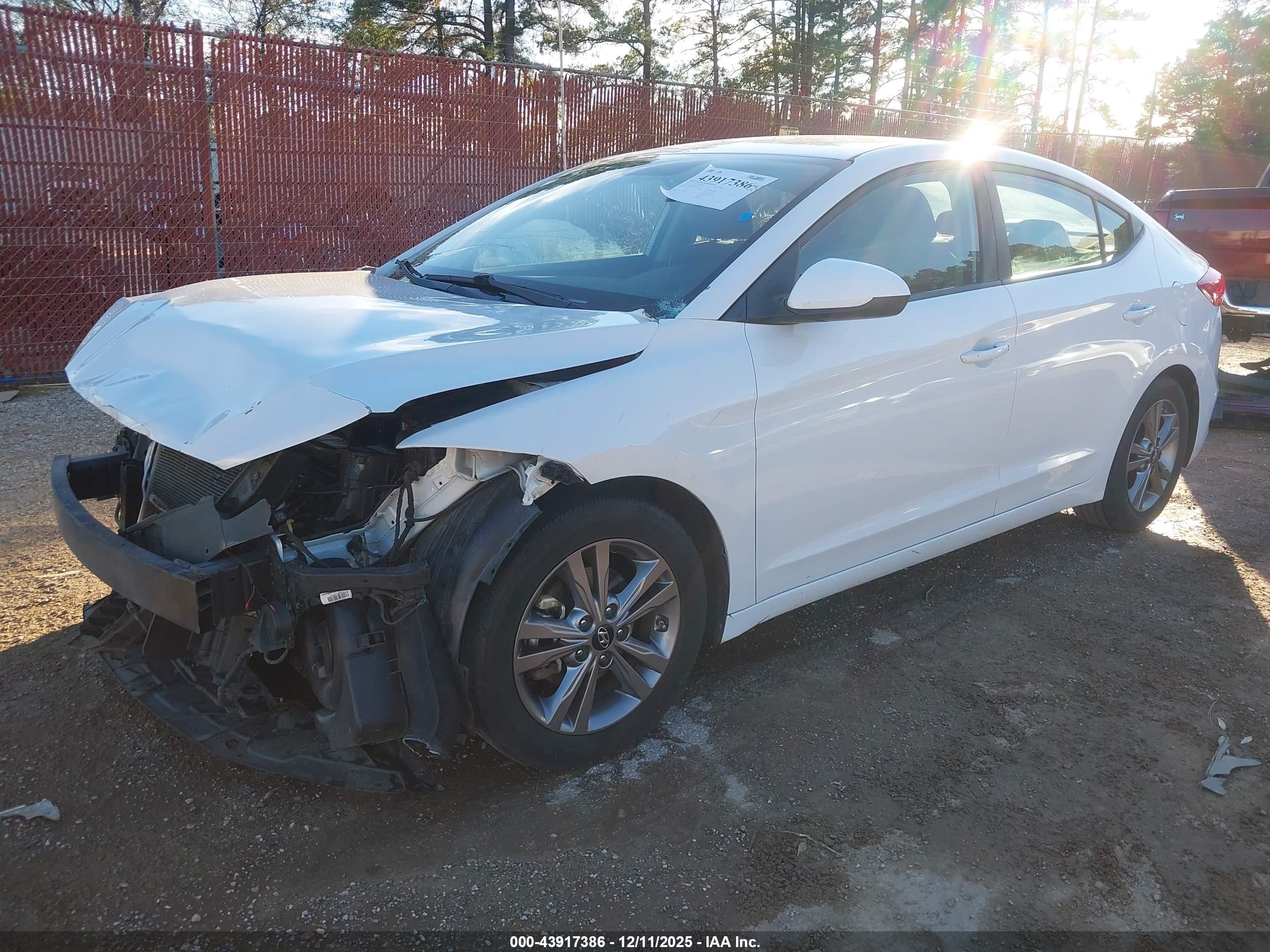 HYUNDAI ELANTRA image 2