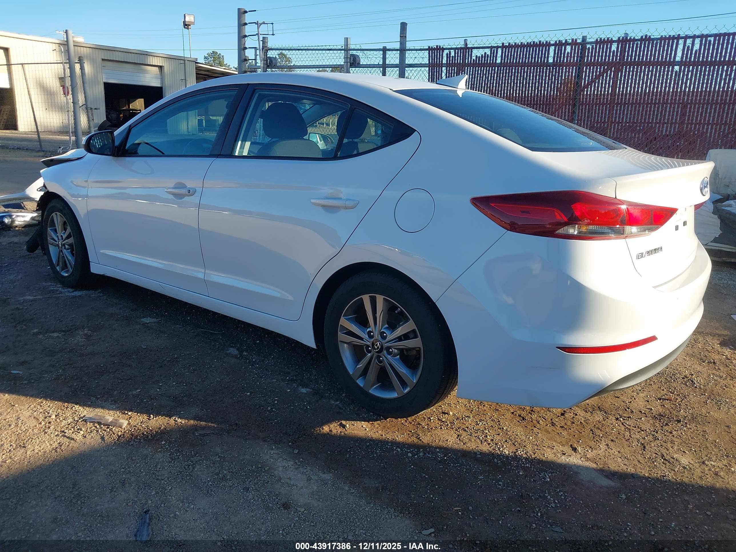 HYUNDAI ELANTRA image 3