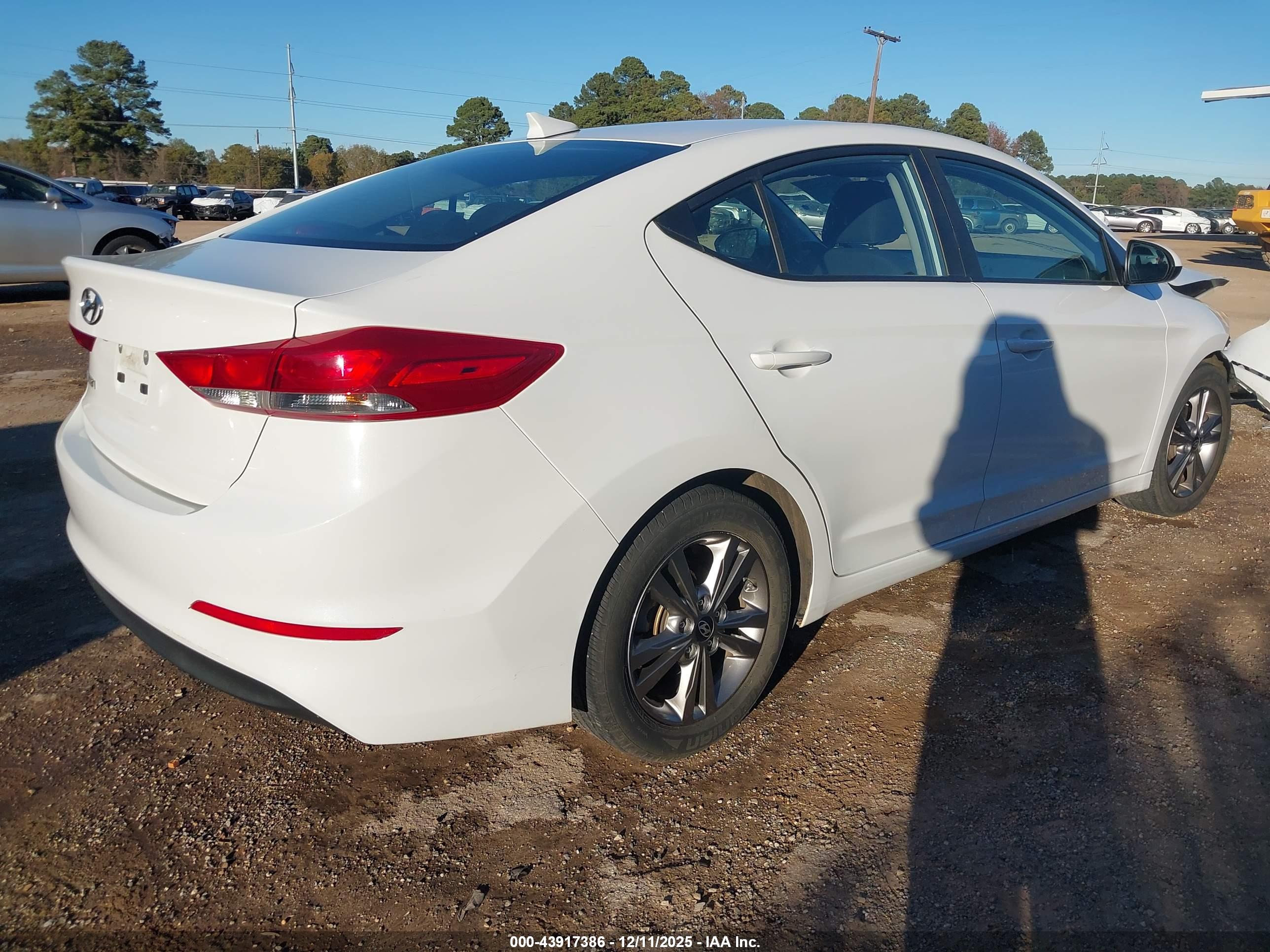 HYUNDAI ELANTRA image 4