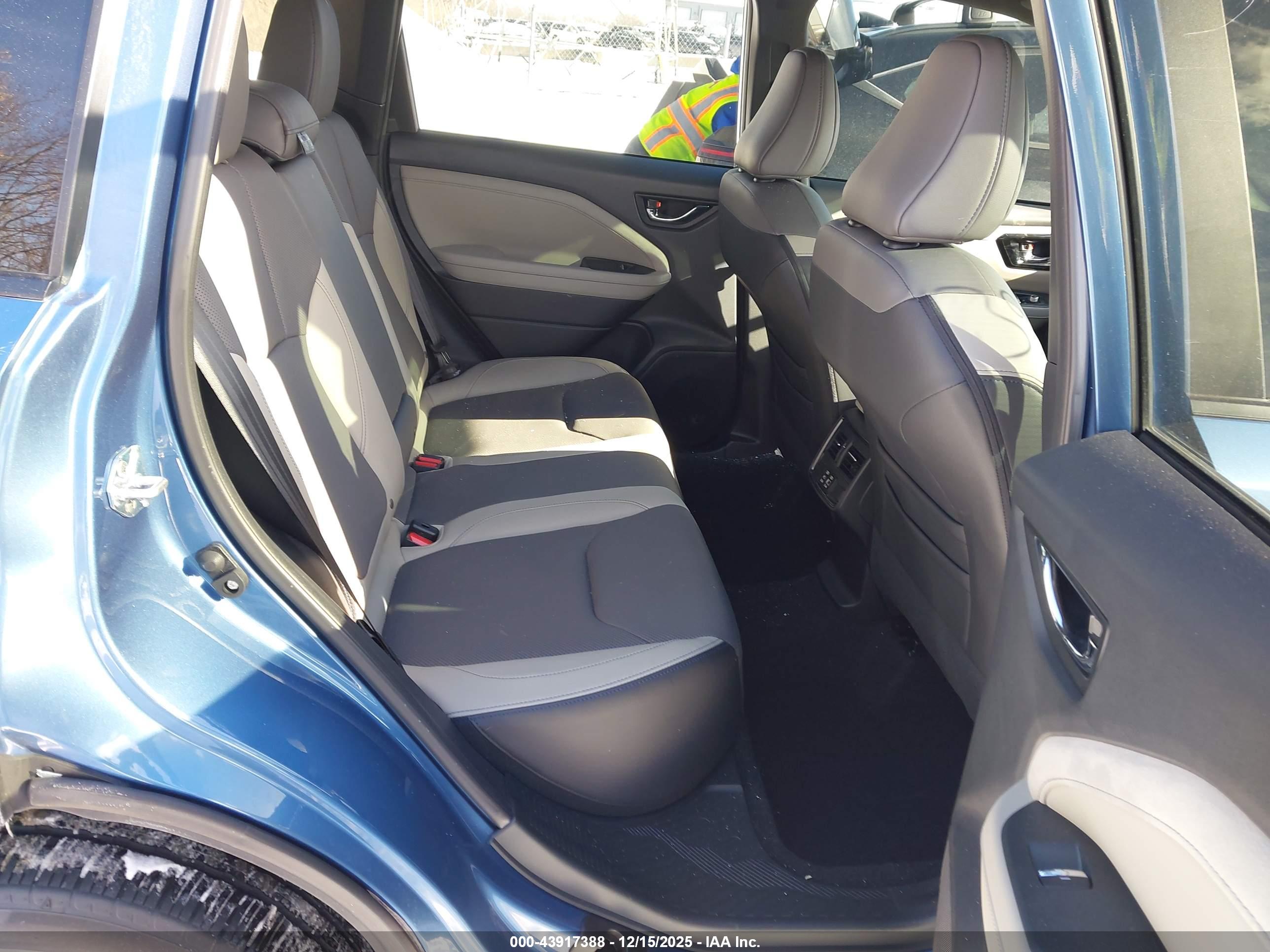 SUBARU FORESTER image 8