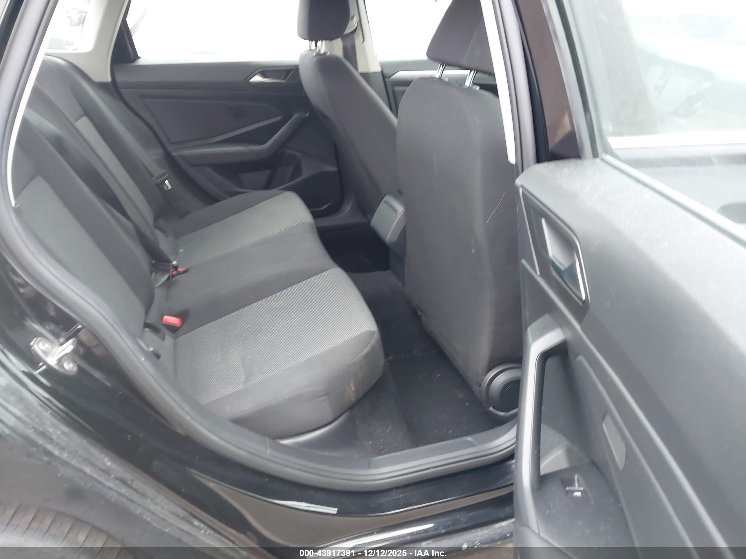 VOLKSWAGEN JETTA image 8