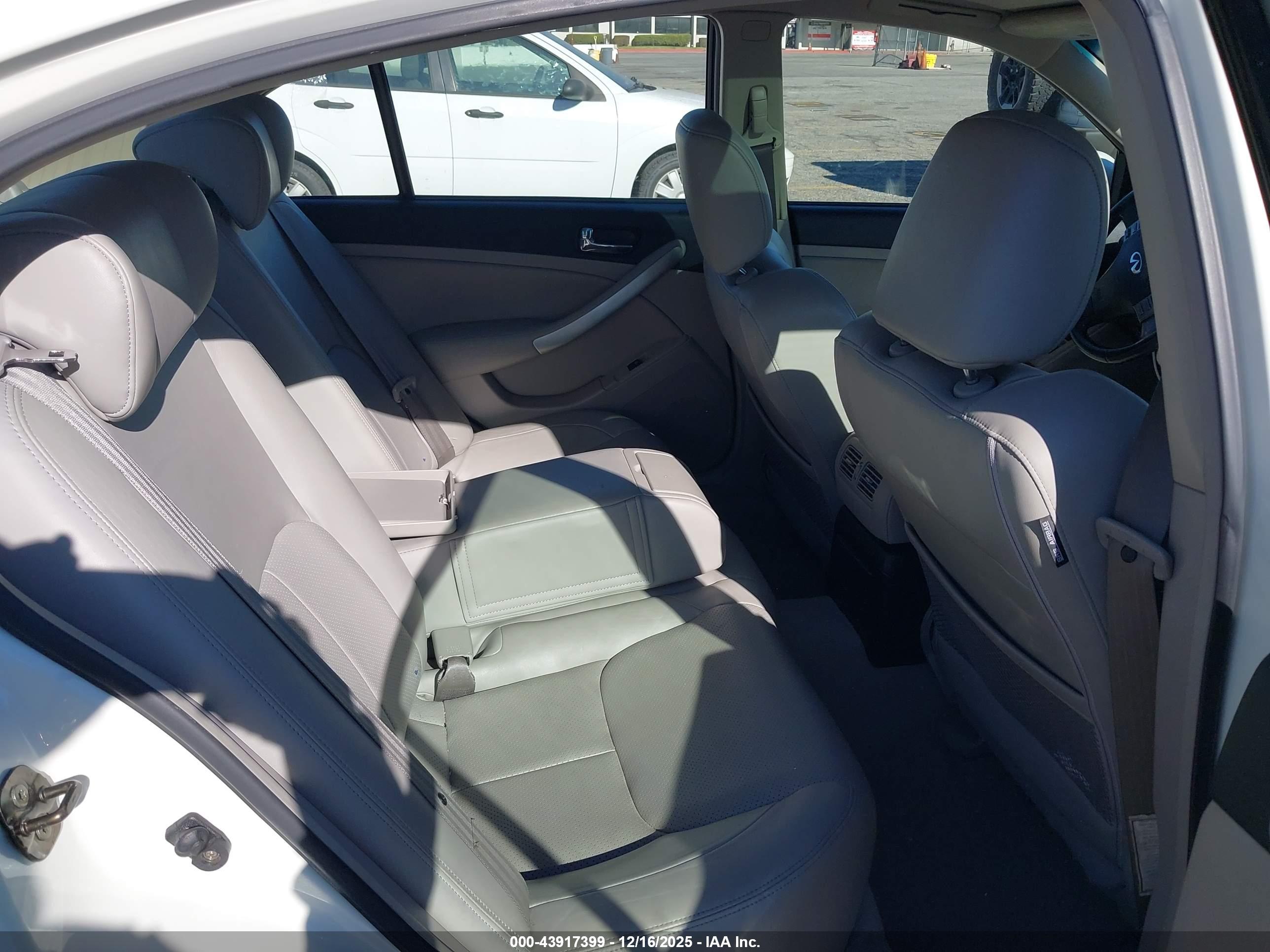 INFINITI G35 image 8