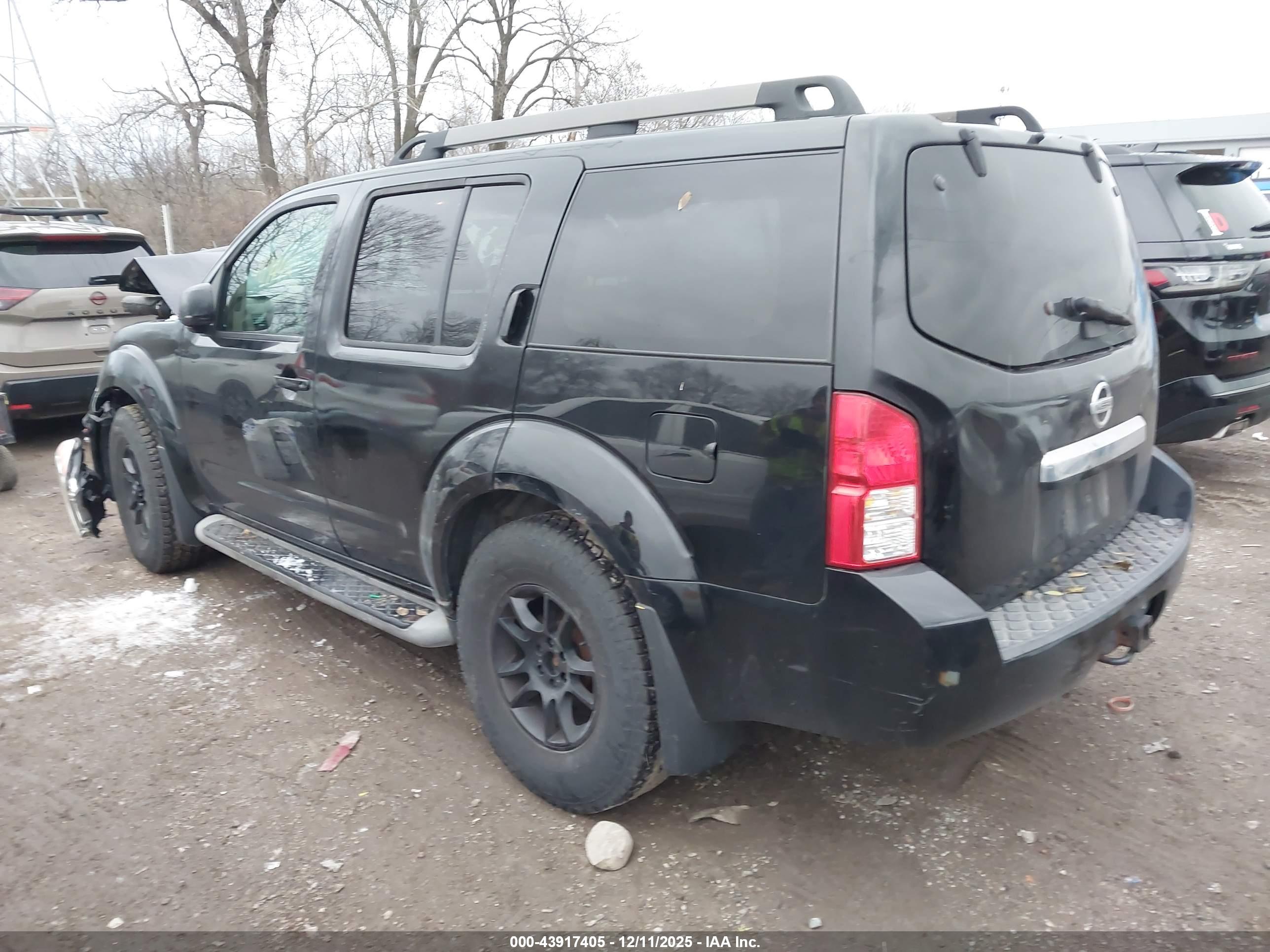 NISSAN PATHFINDER image 3