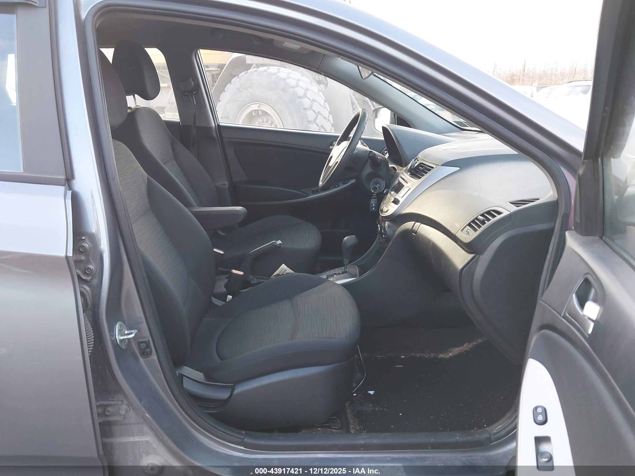 HYUNDAI ACCENT image 5