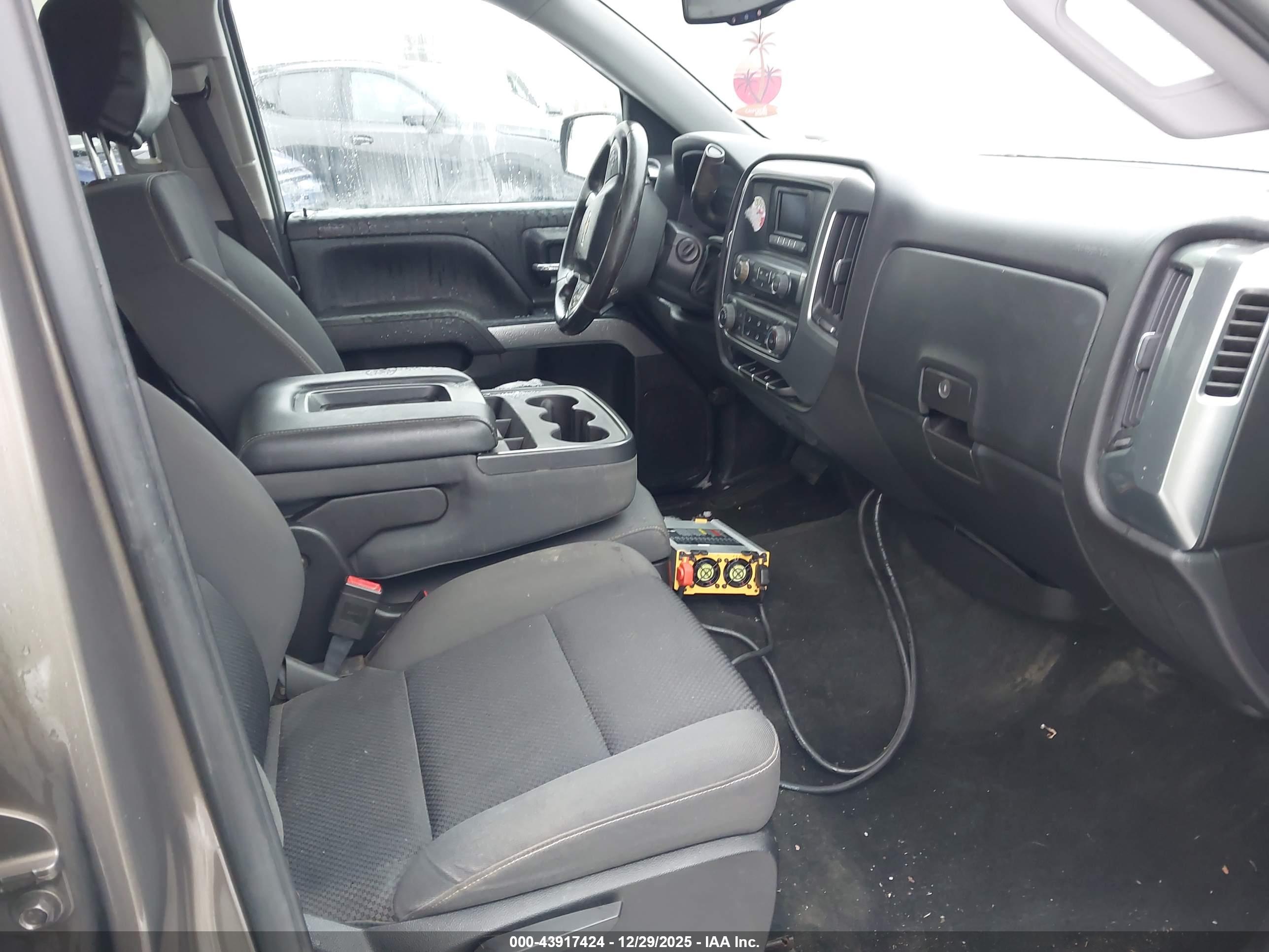 CHEVROLET SILVERADO image 5