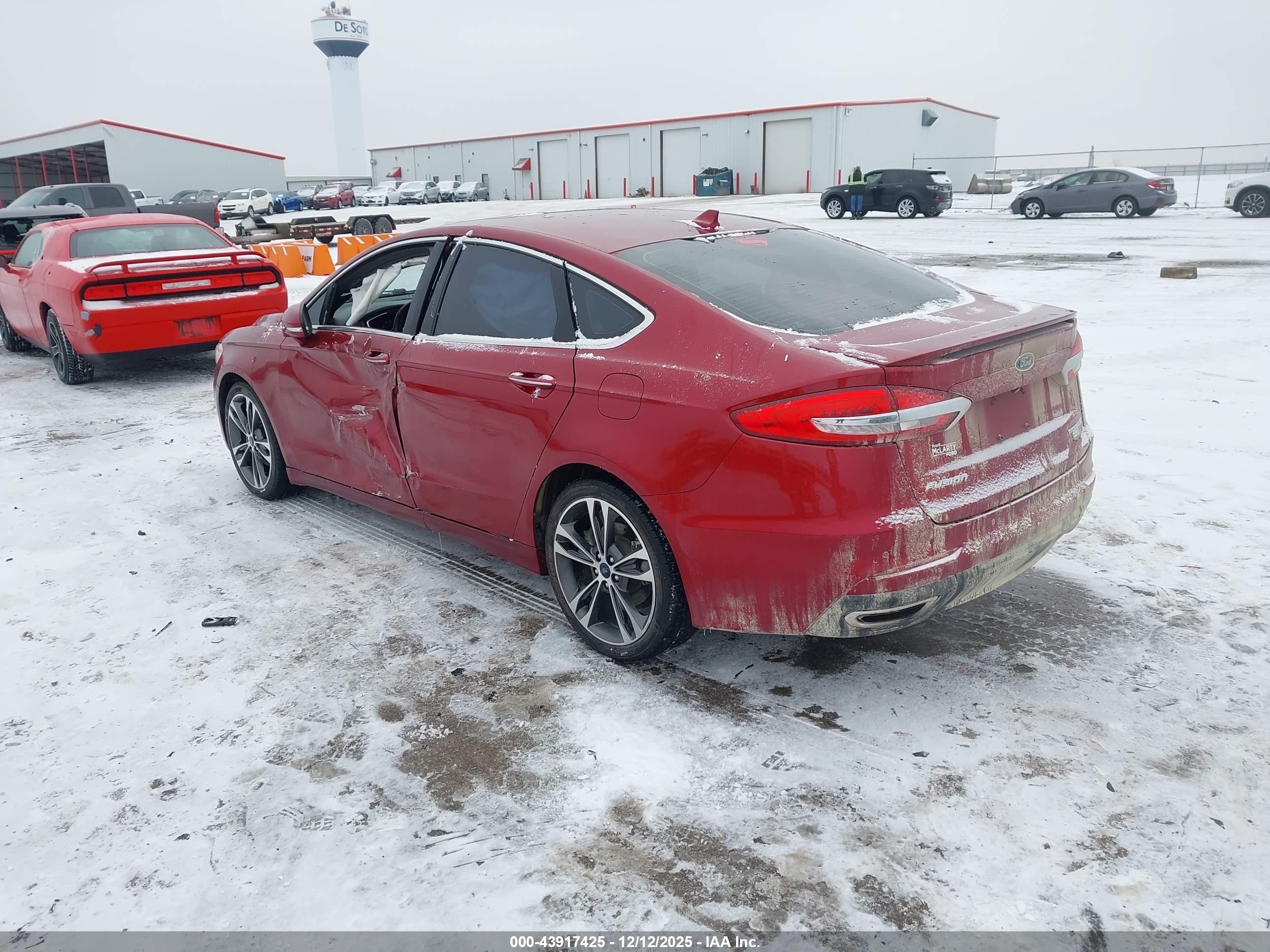 FORD FUSION image 3