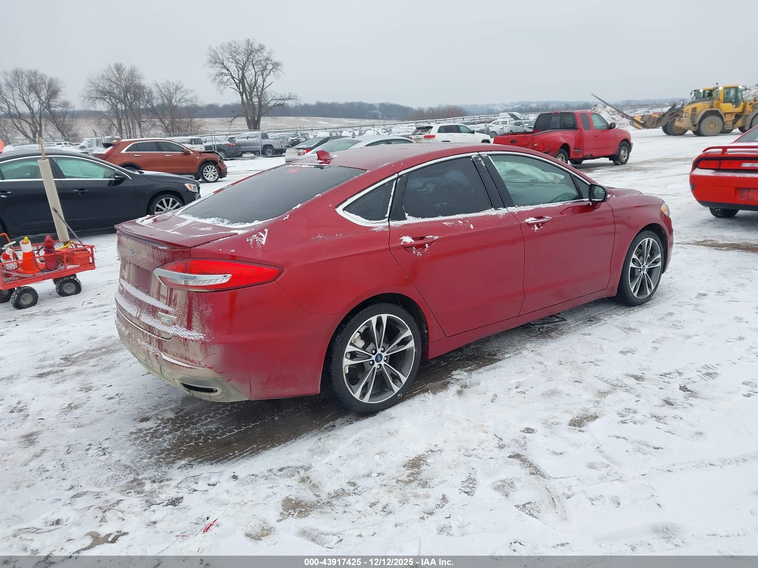 FORD FUSION image 4