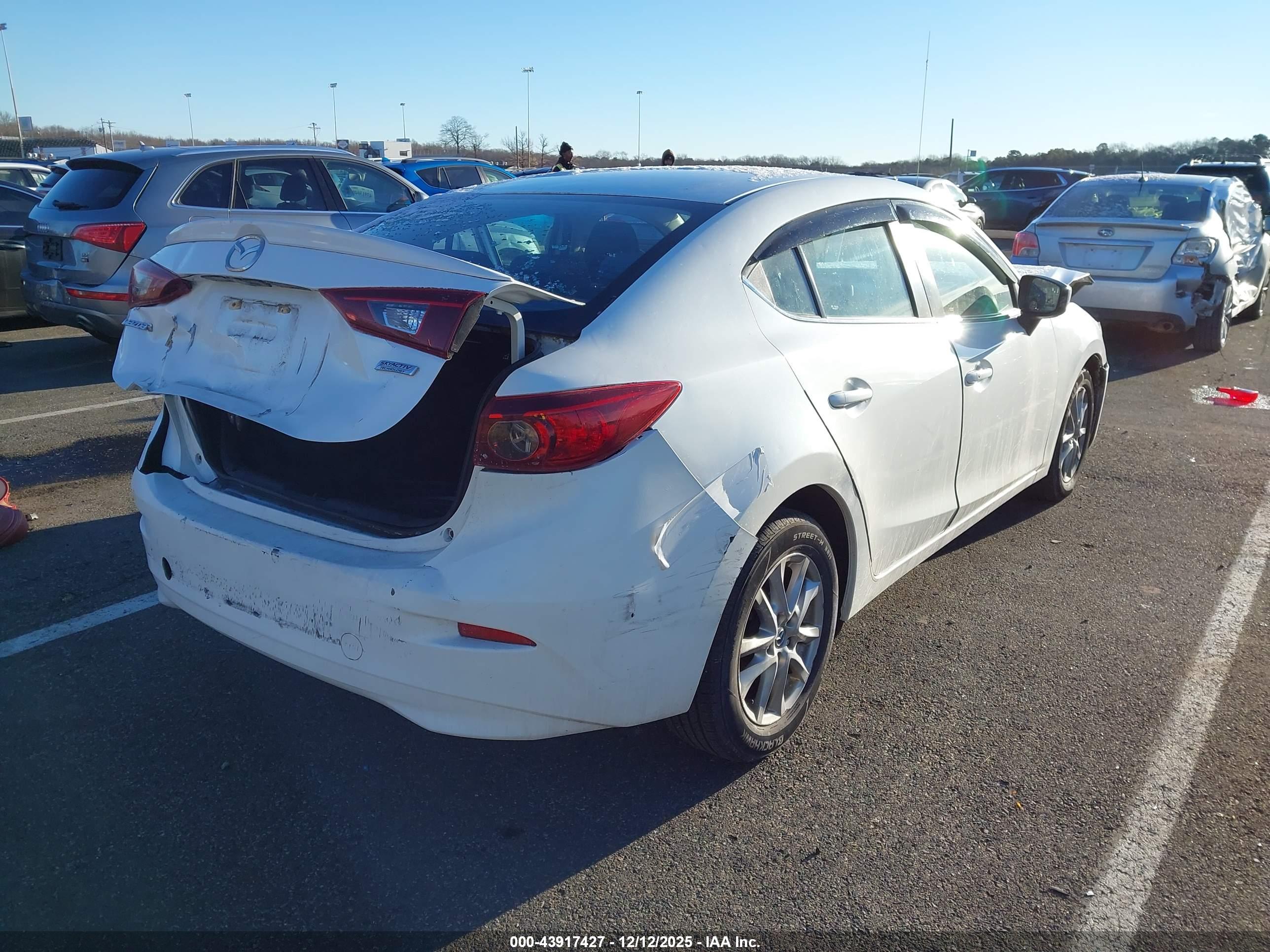MAZDA MAZDA3 image 4