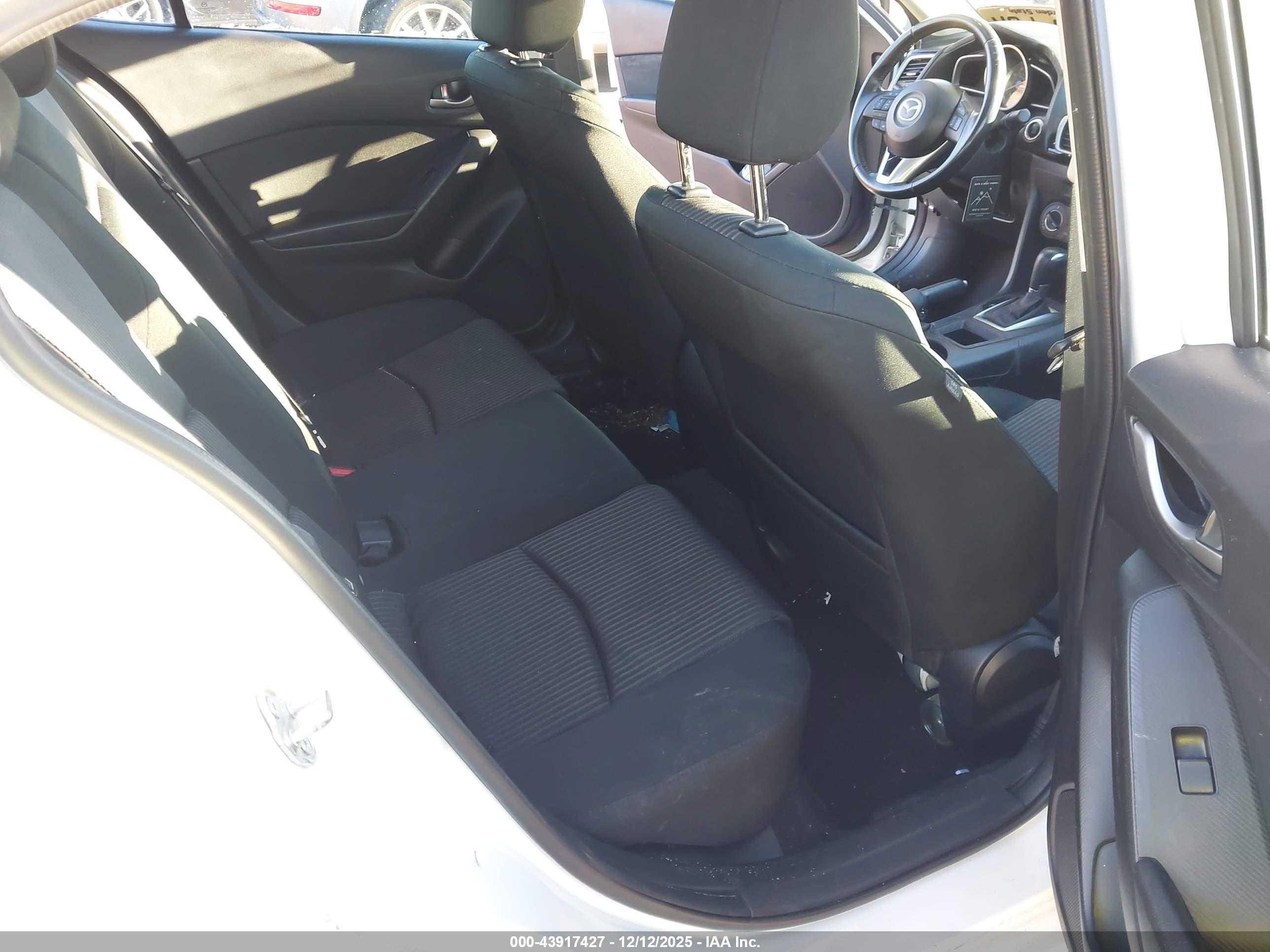 MAZDA MAZDA3 image 8