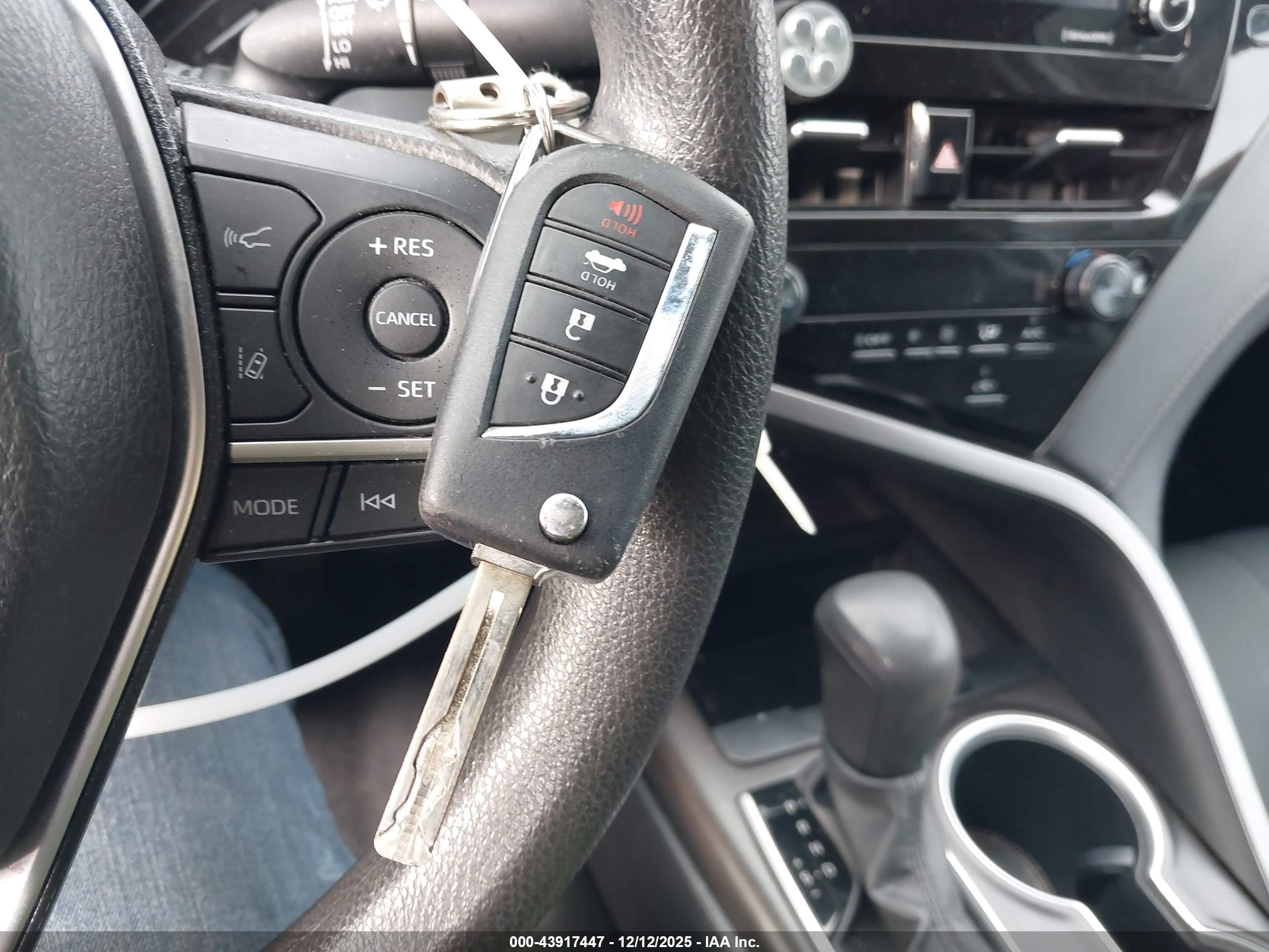 TOYOTA CAMRY image 11