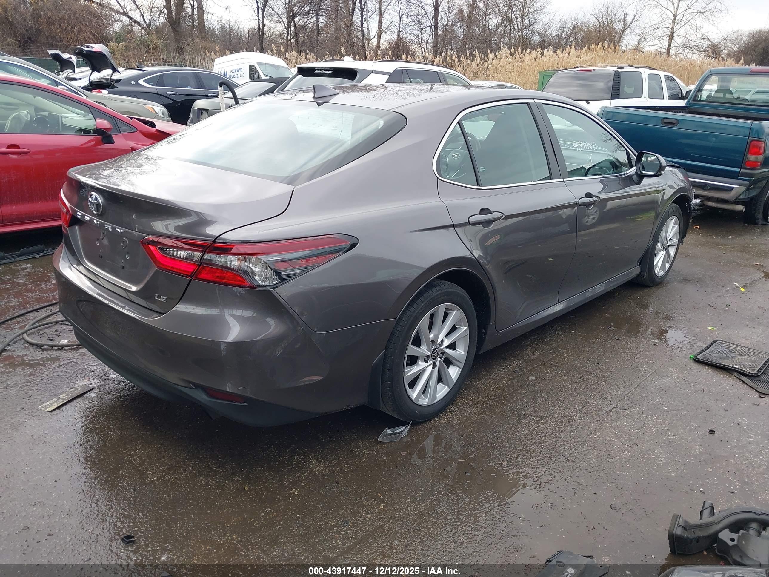 TOYOTA CAMRY image 4