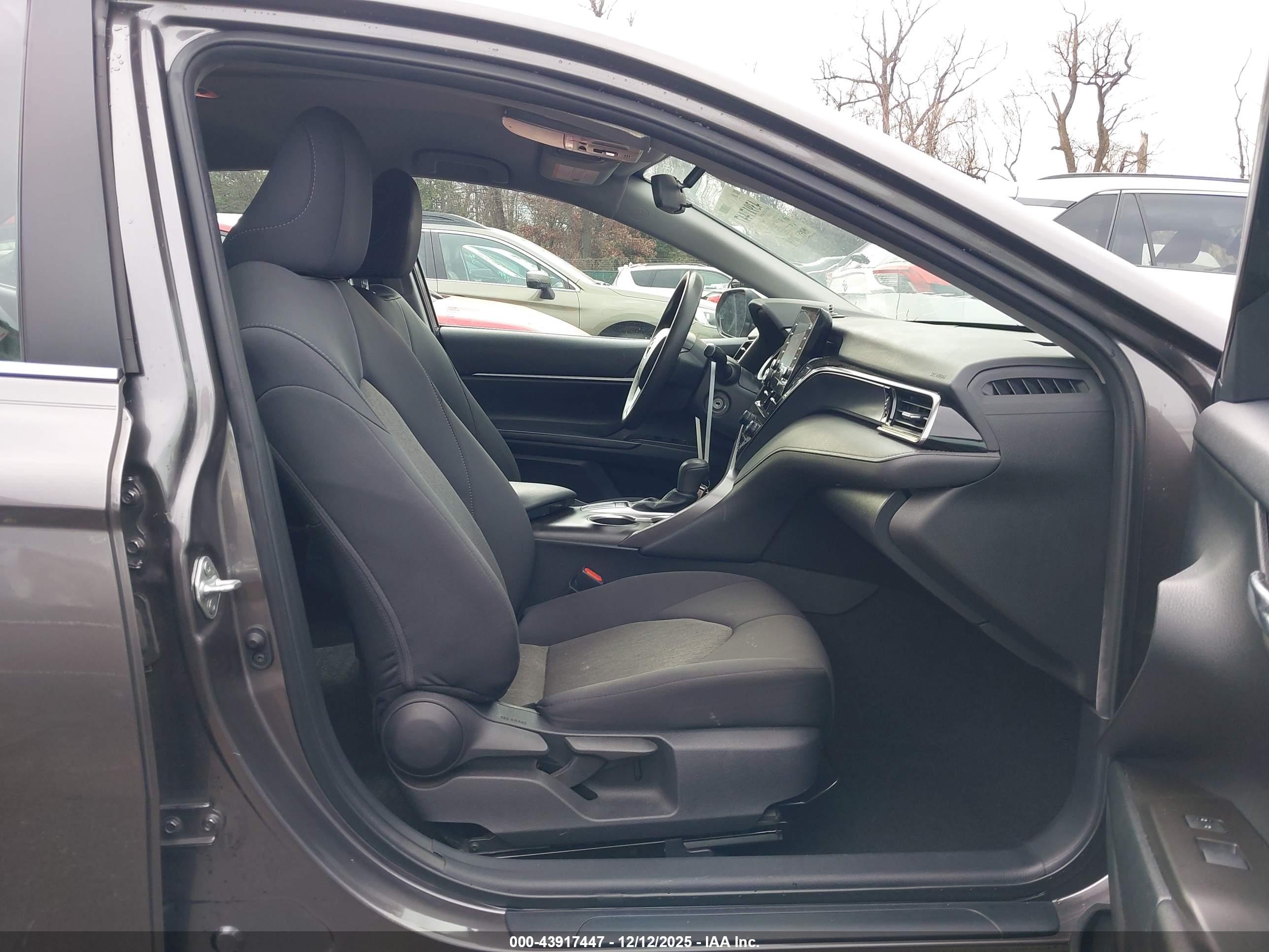 TOYOTA CAMRY image 5