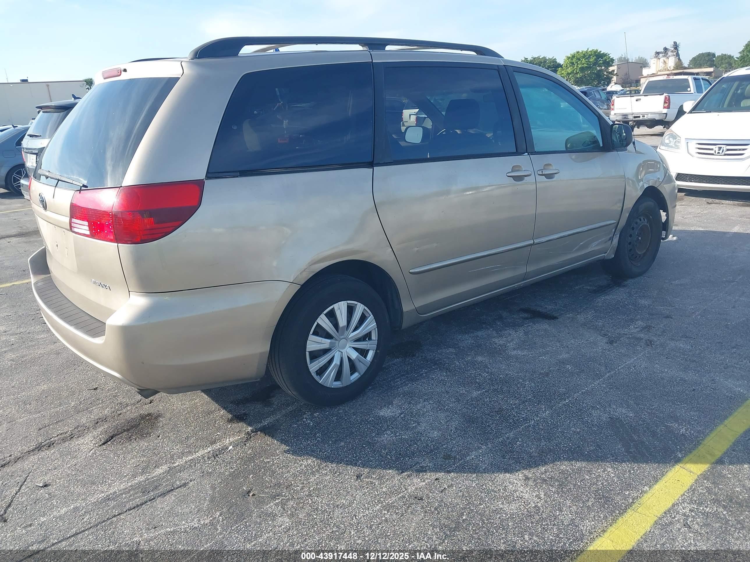 TOYOTA SIENNA image 4