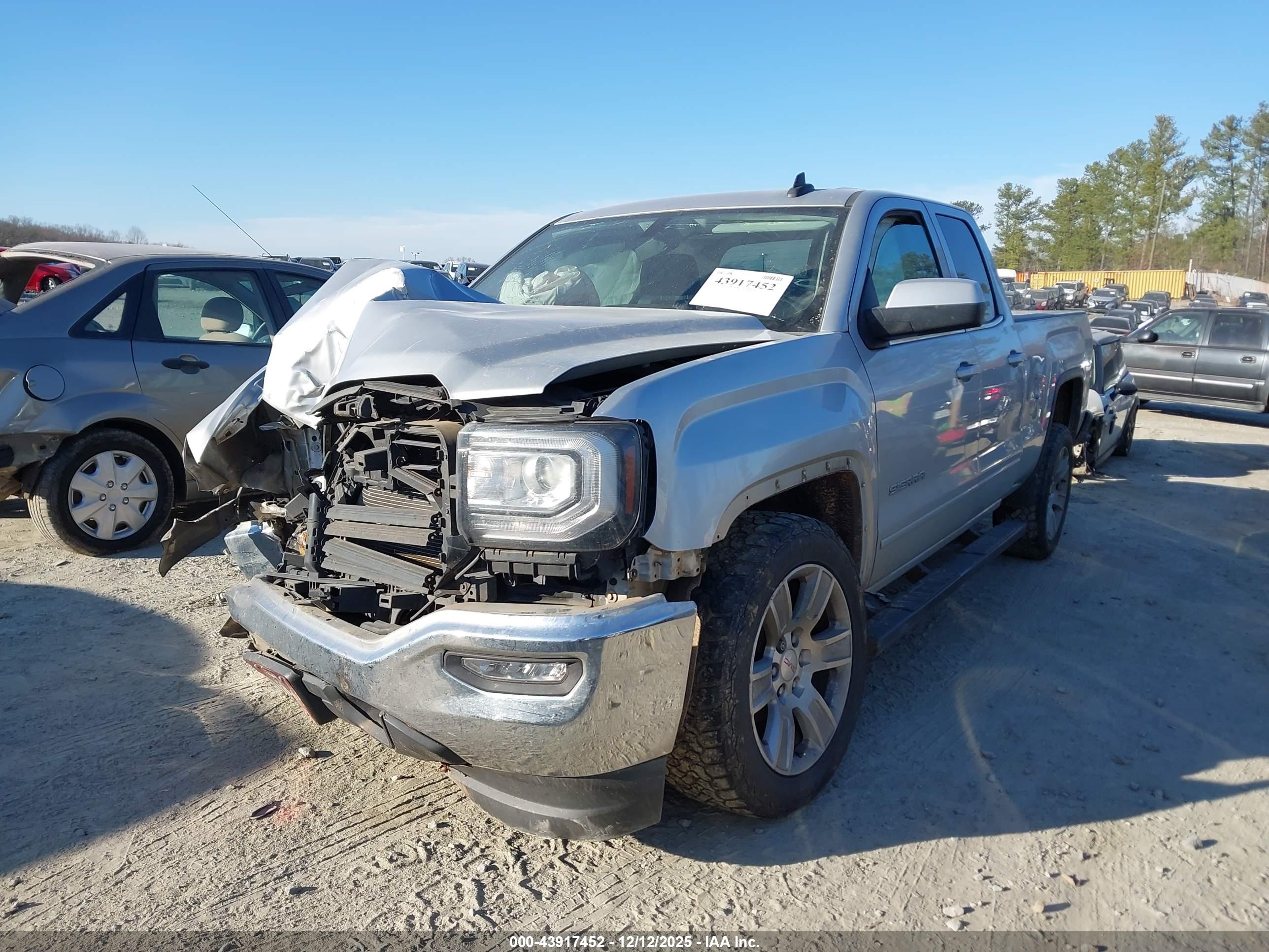 GMC SIERRA image 2