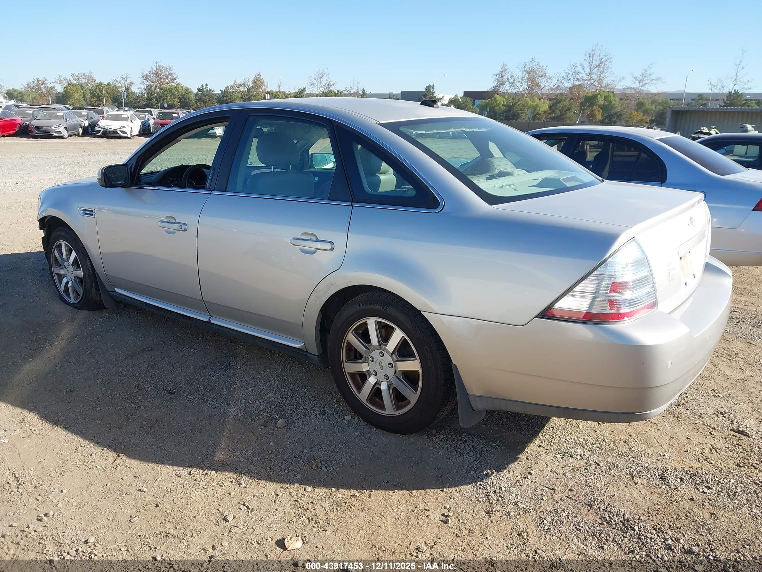 FORD TAURUS image 3