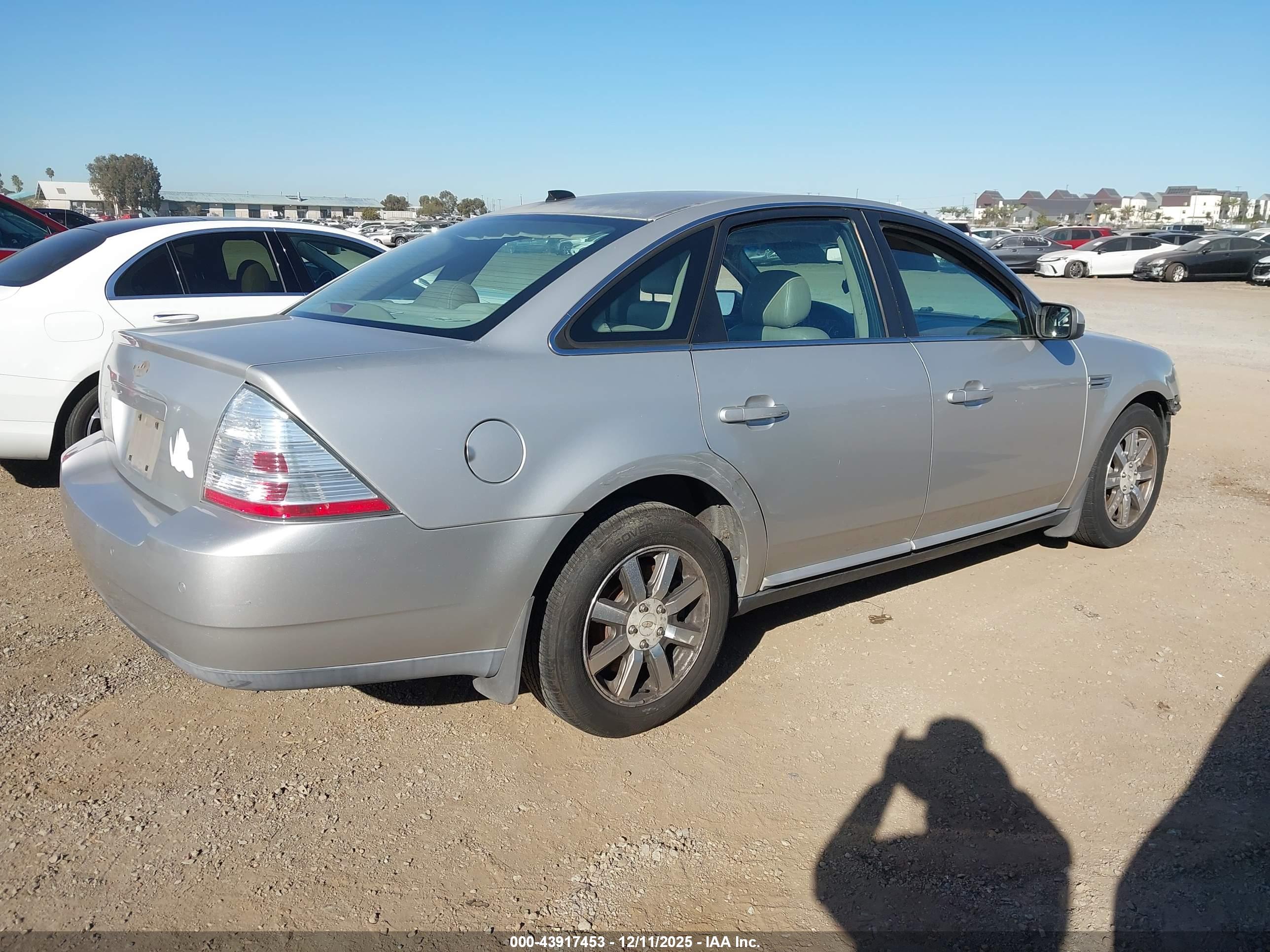 FORD TAURUS image 4