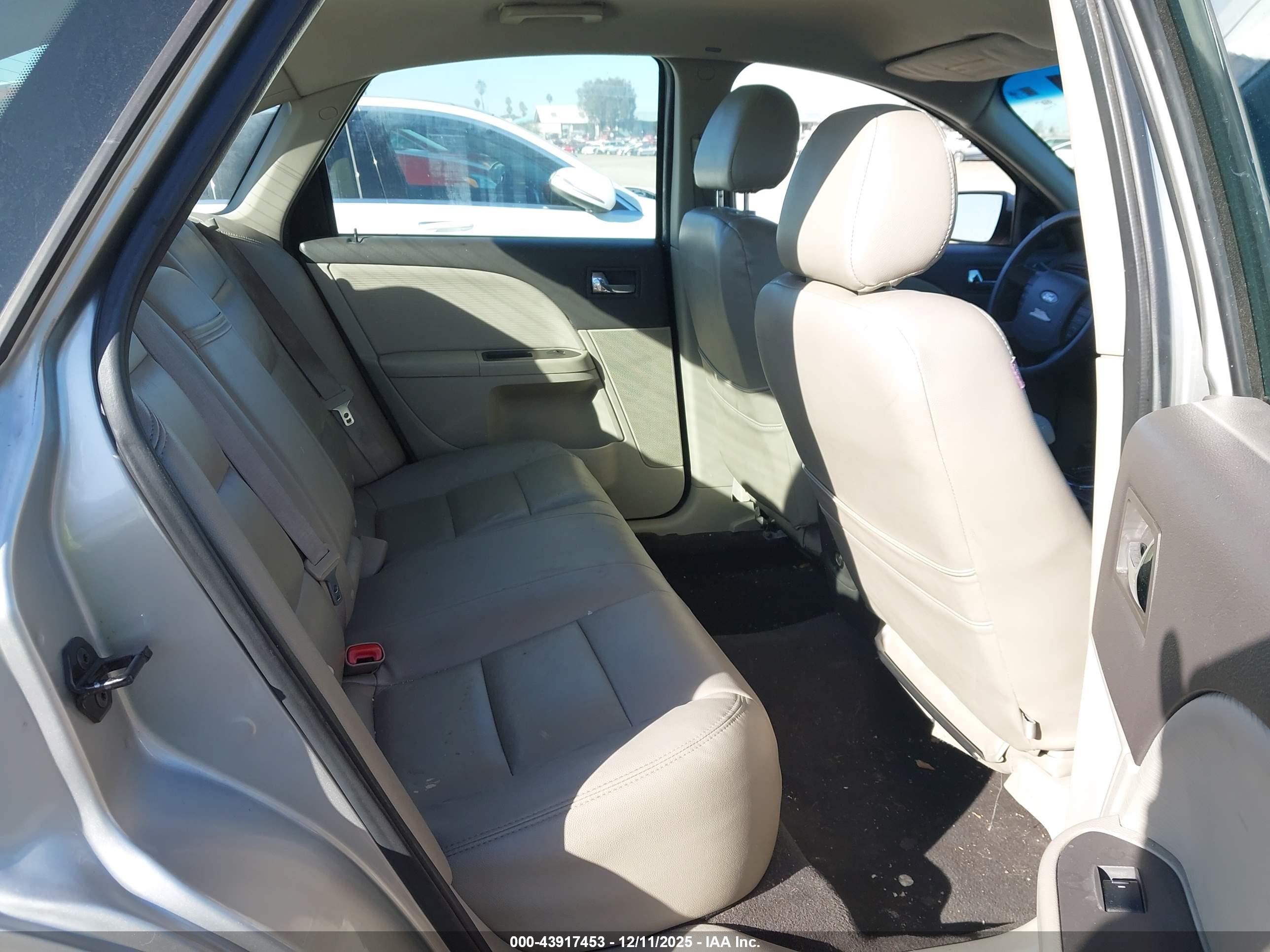 FORD TAURUS image 8