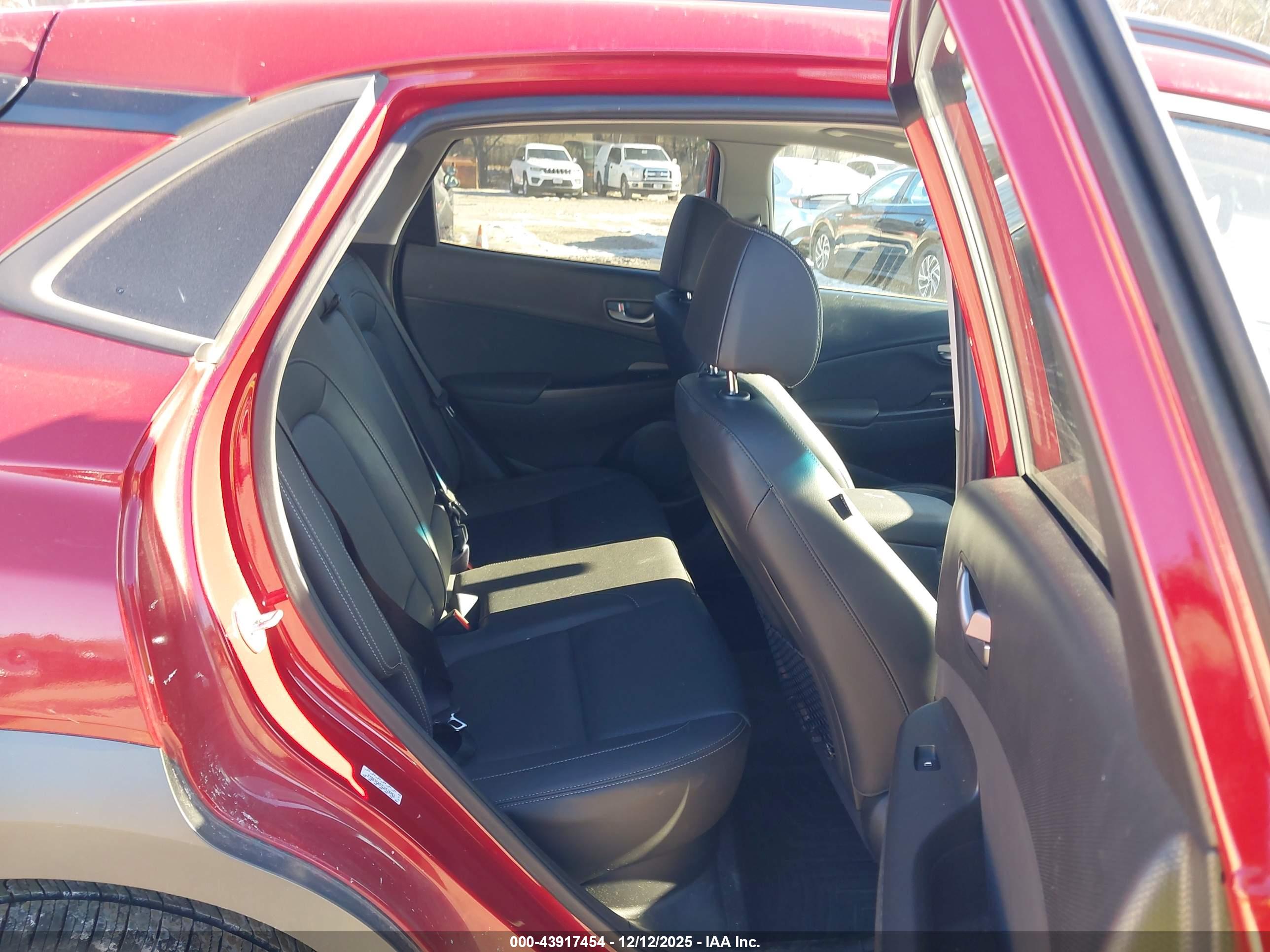 HYUNDAI KONA image 8