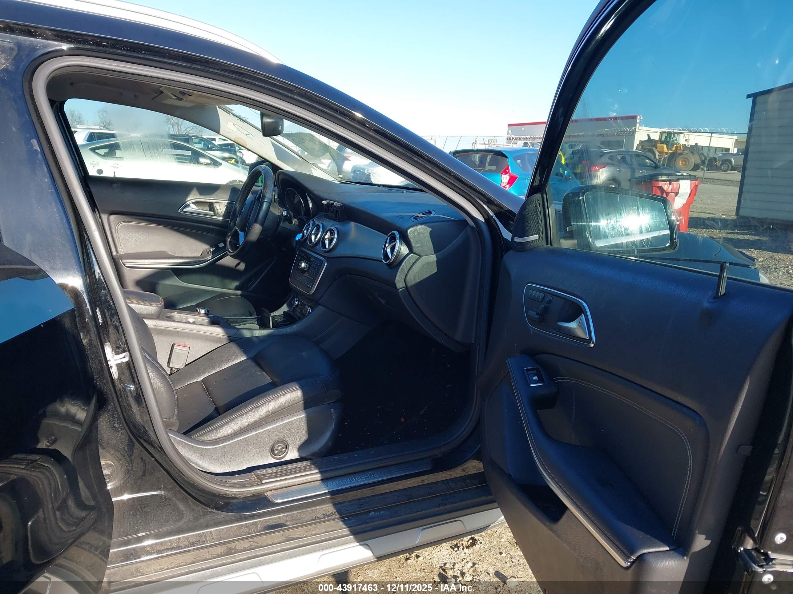 MERCEDES-BENZ GLA image 5