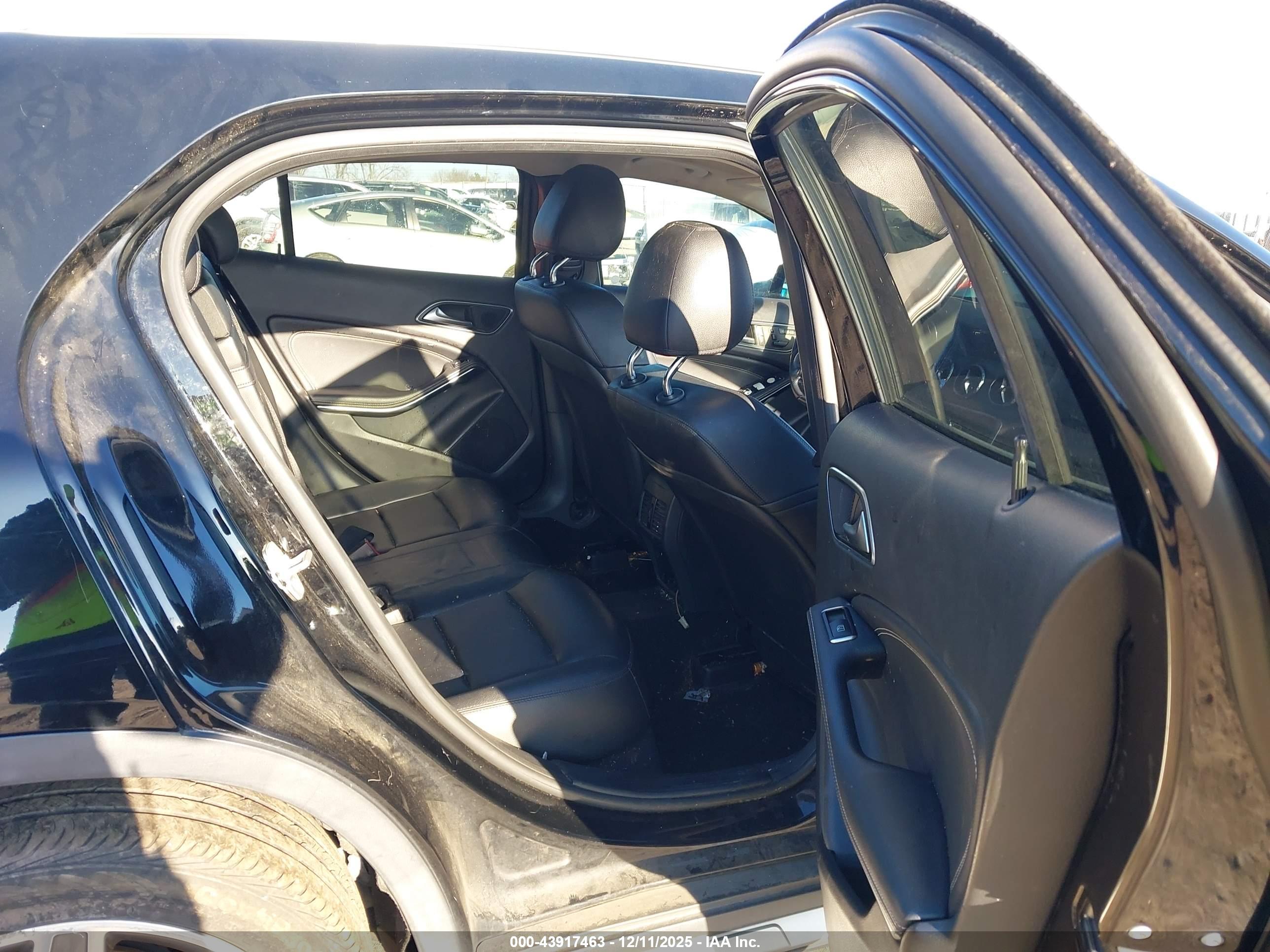 MERCEDES-BENZ GLA image 8