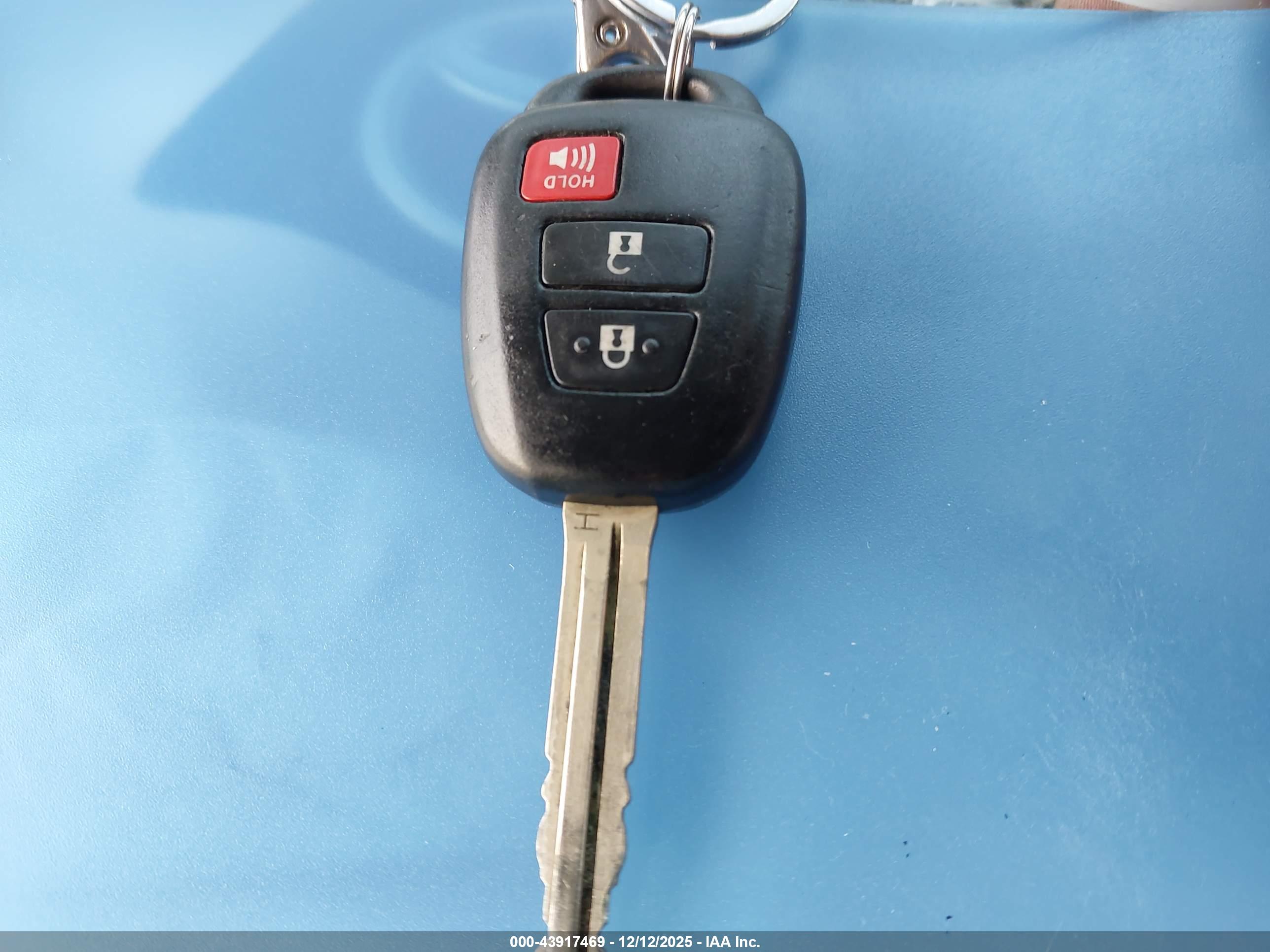 TOYOTA RAV4 image 11