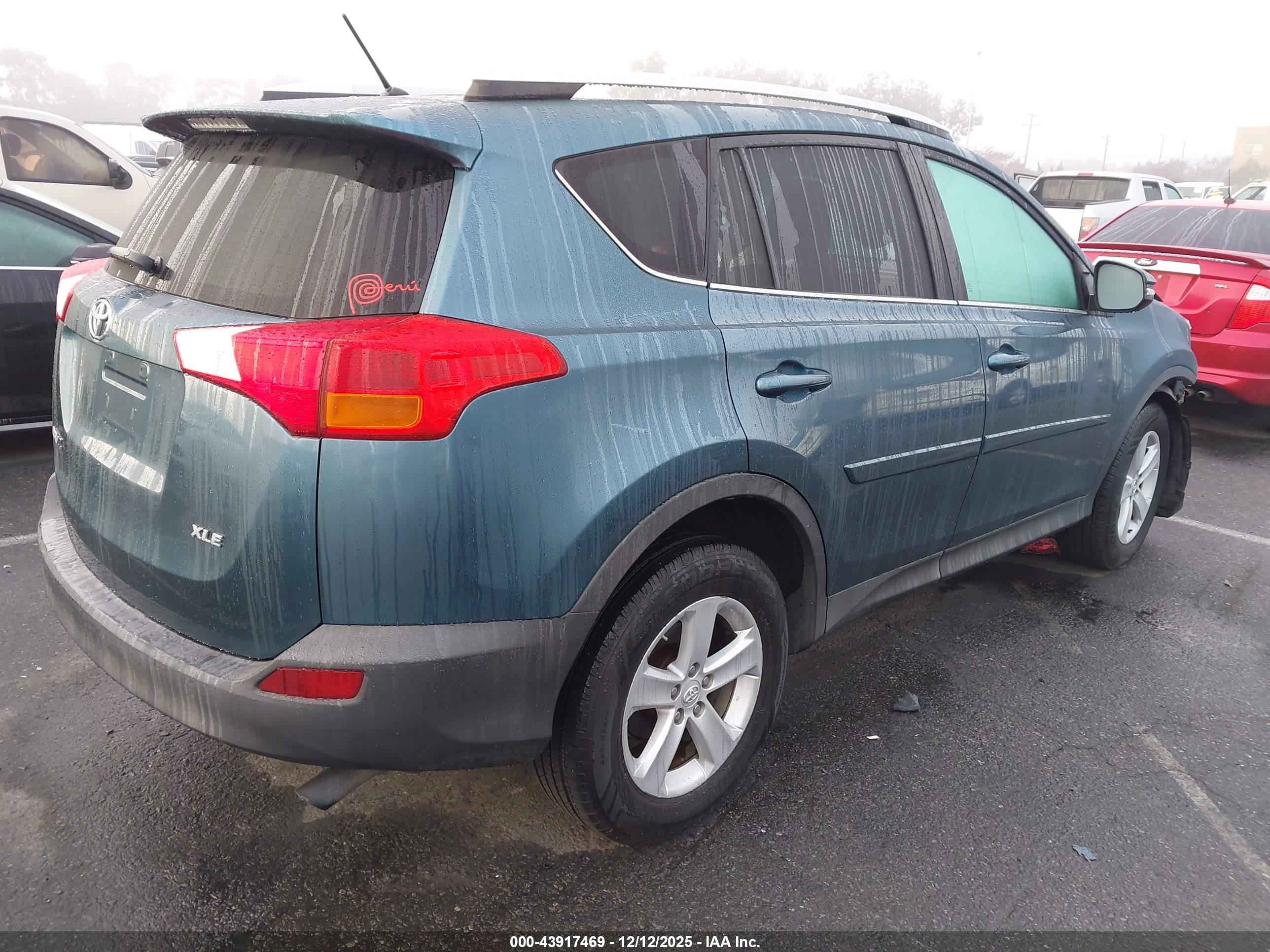 TOYOTA RAV4 image 4