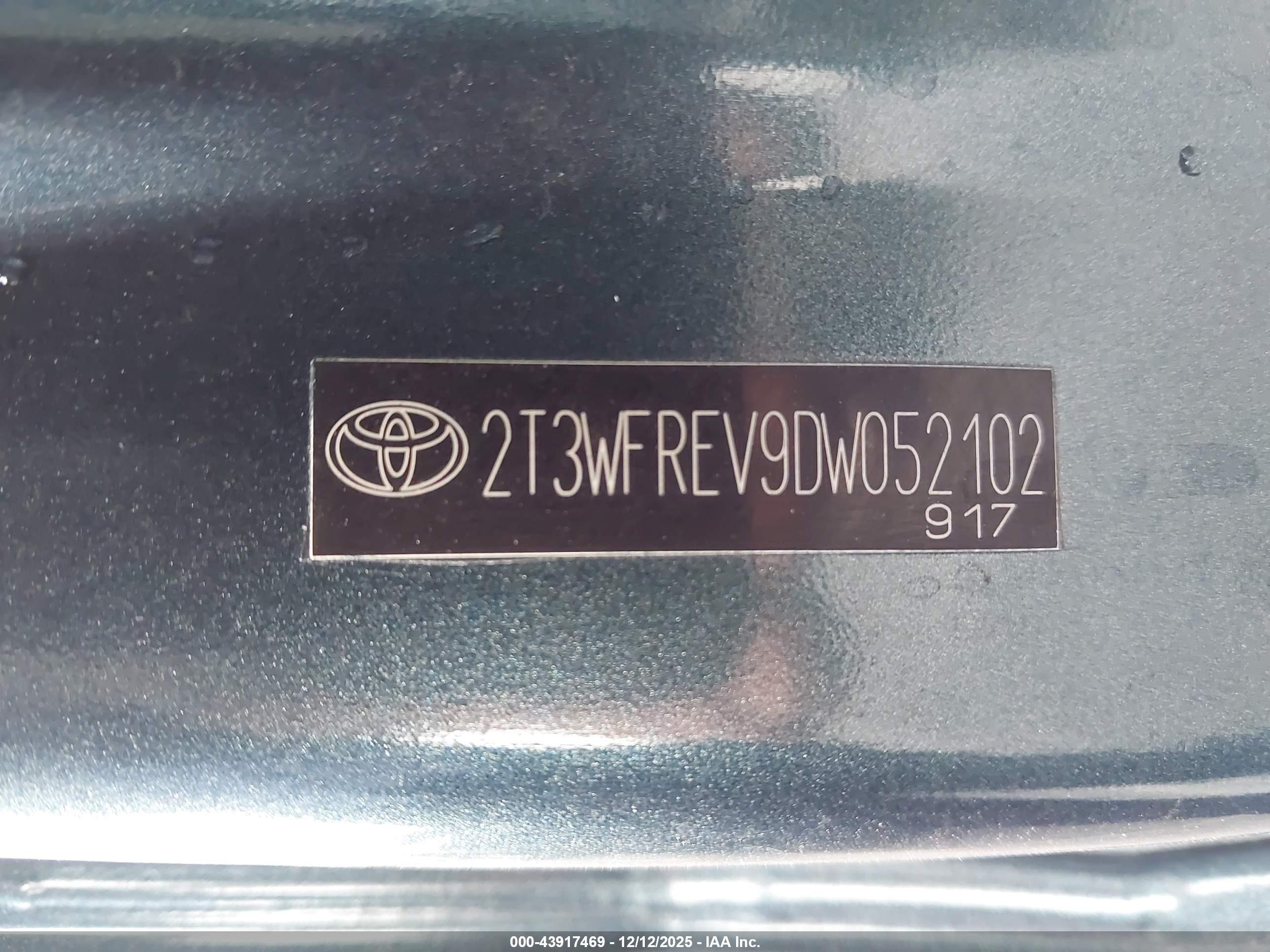 TOYOTA RAV4 image 9