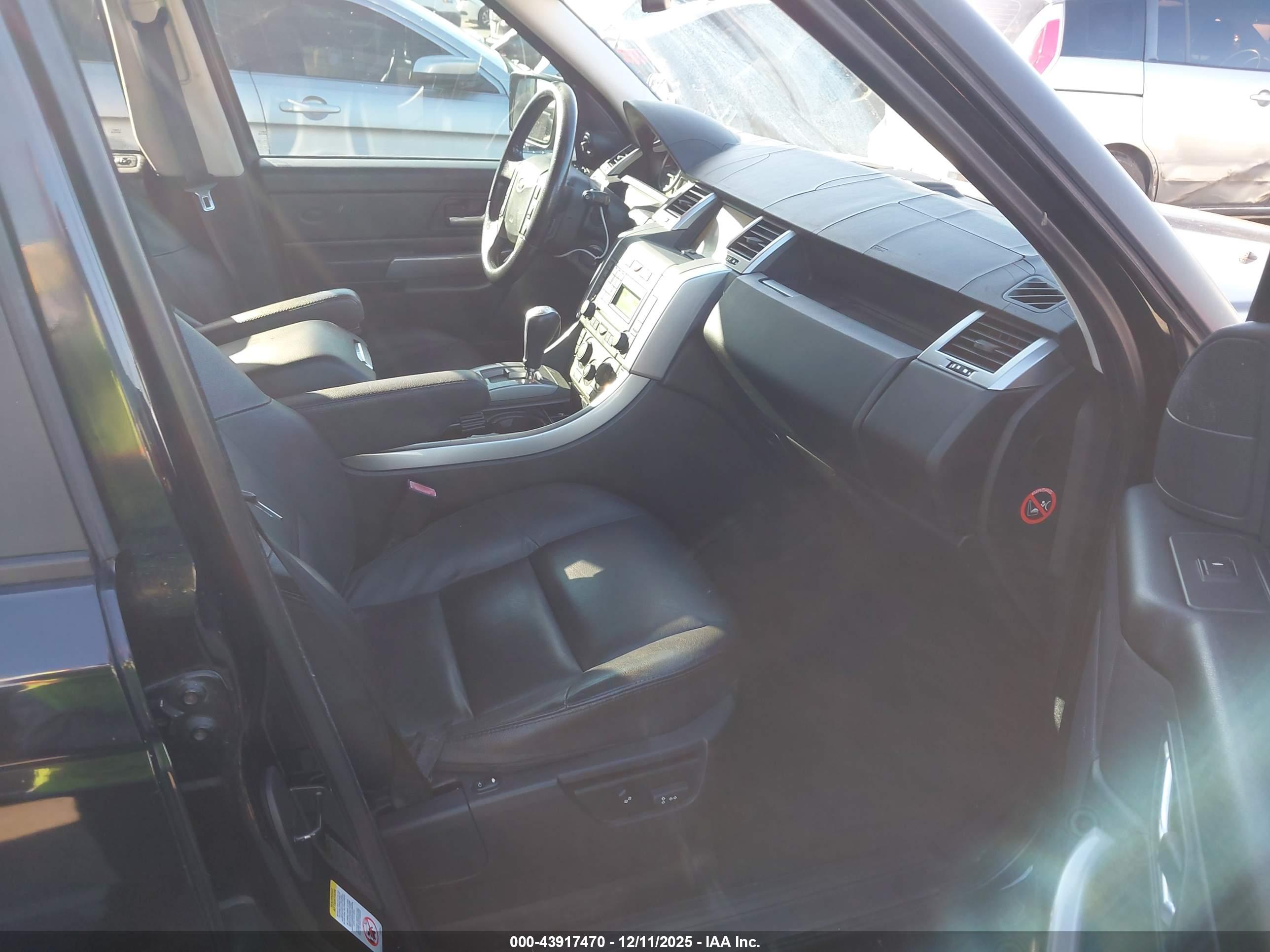 LAND ROVER image 5