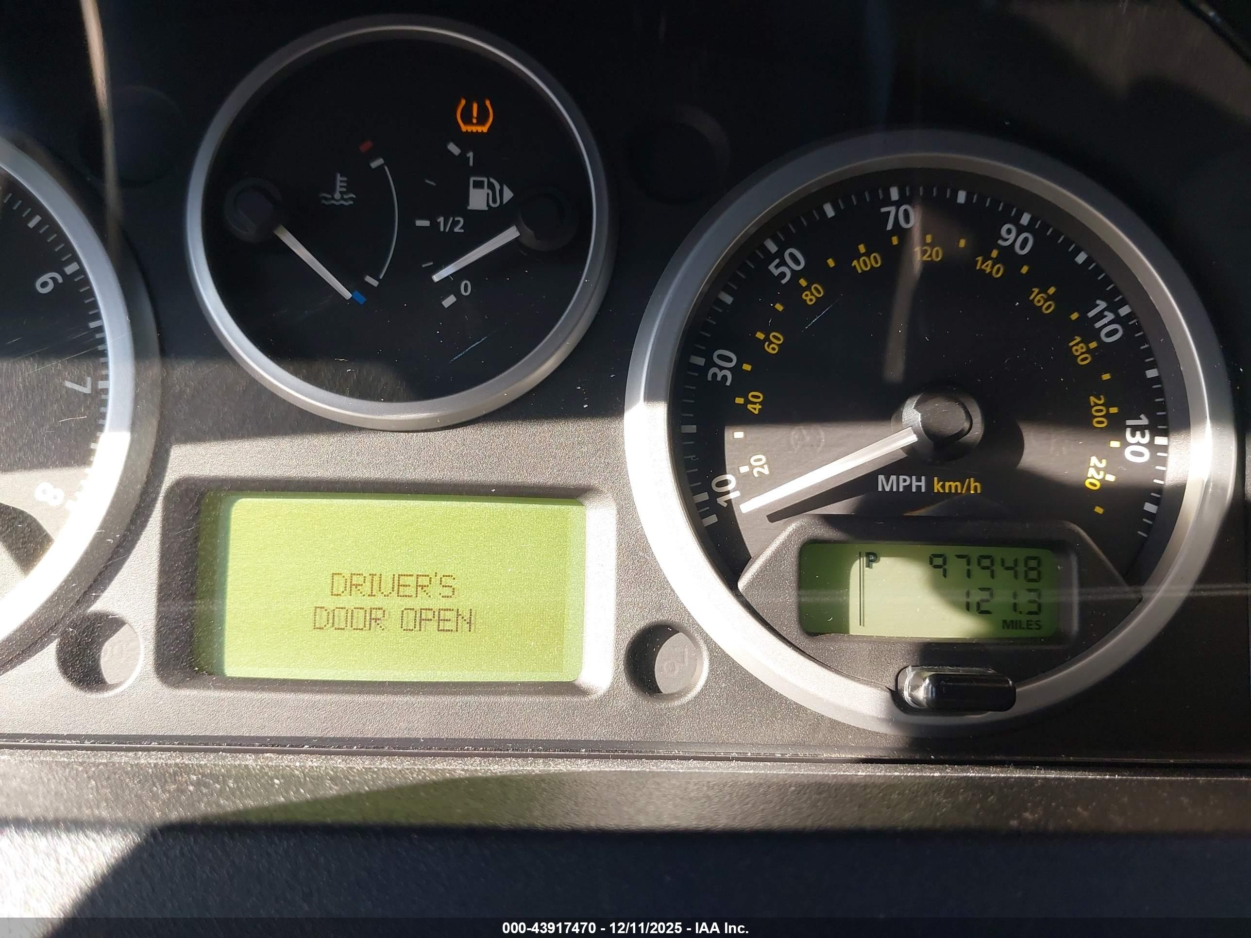 LAND ROVER image 7