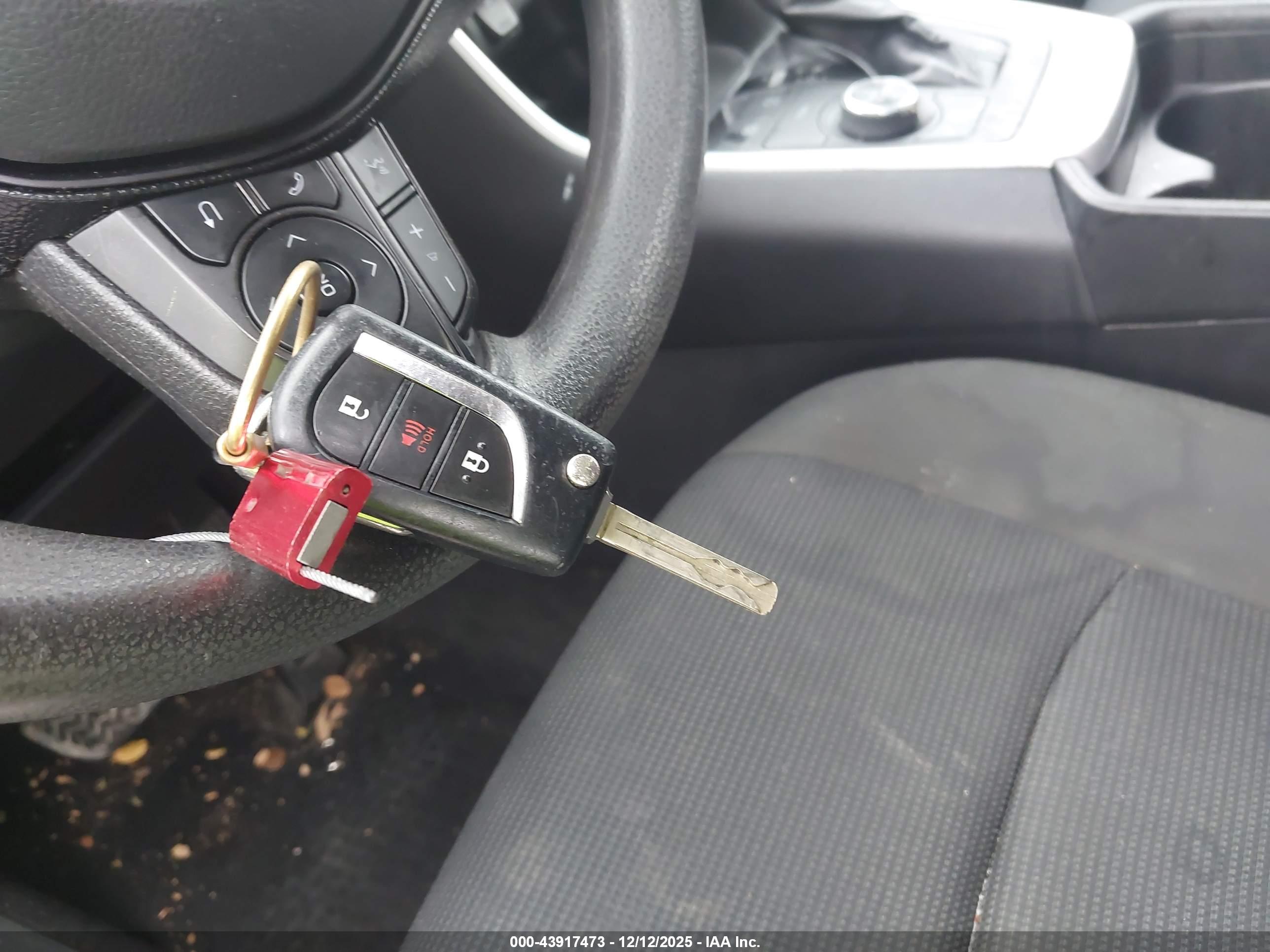 TOYOTA RAV4 image 11