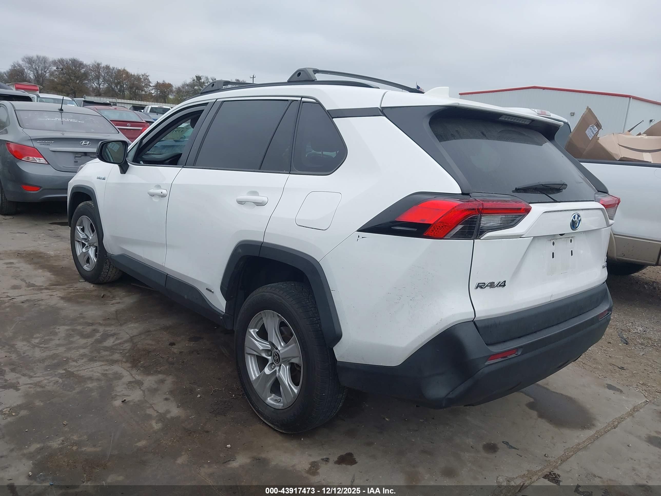 TOYOTA RAV4 image 3