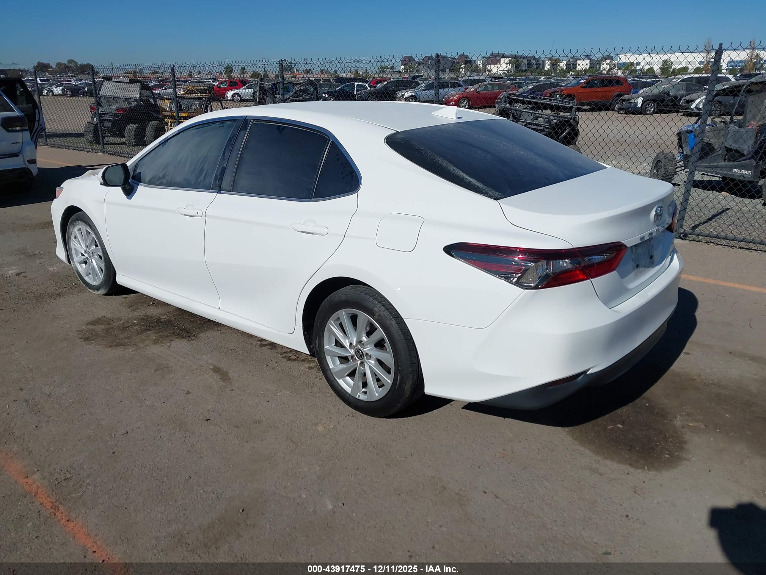 TOYOTA CAMRY image 3