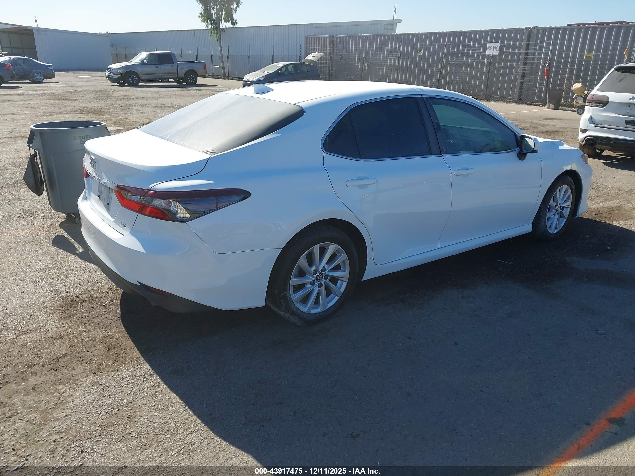 TOYOTA CAMRY image 4