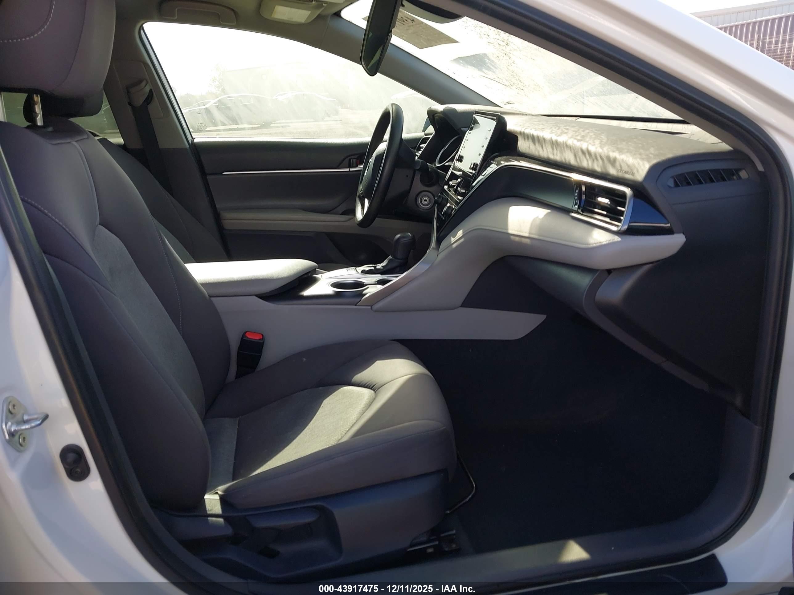 TOYOTA CAMRY image 5