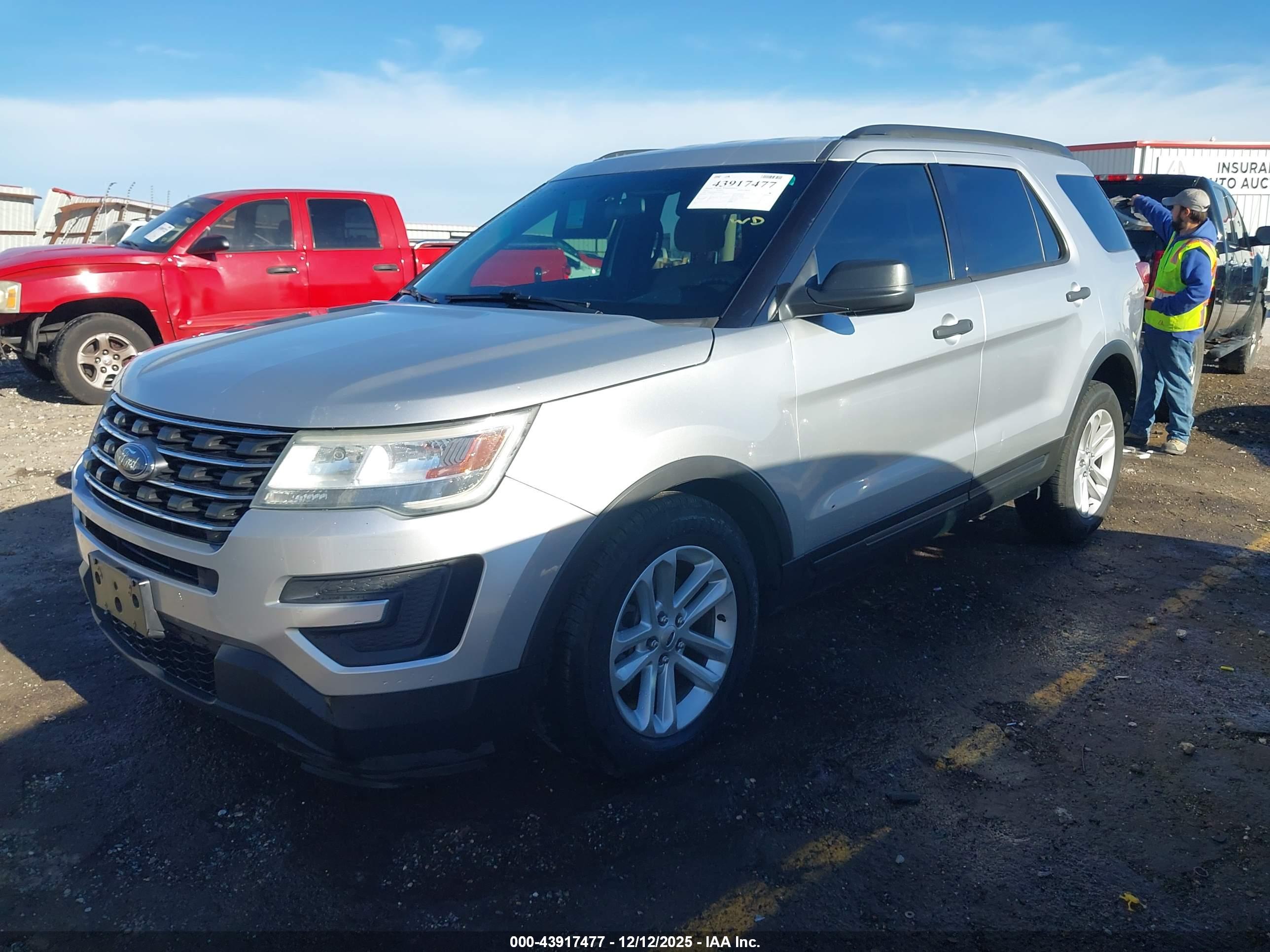 FORD EXPLORER image 2