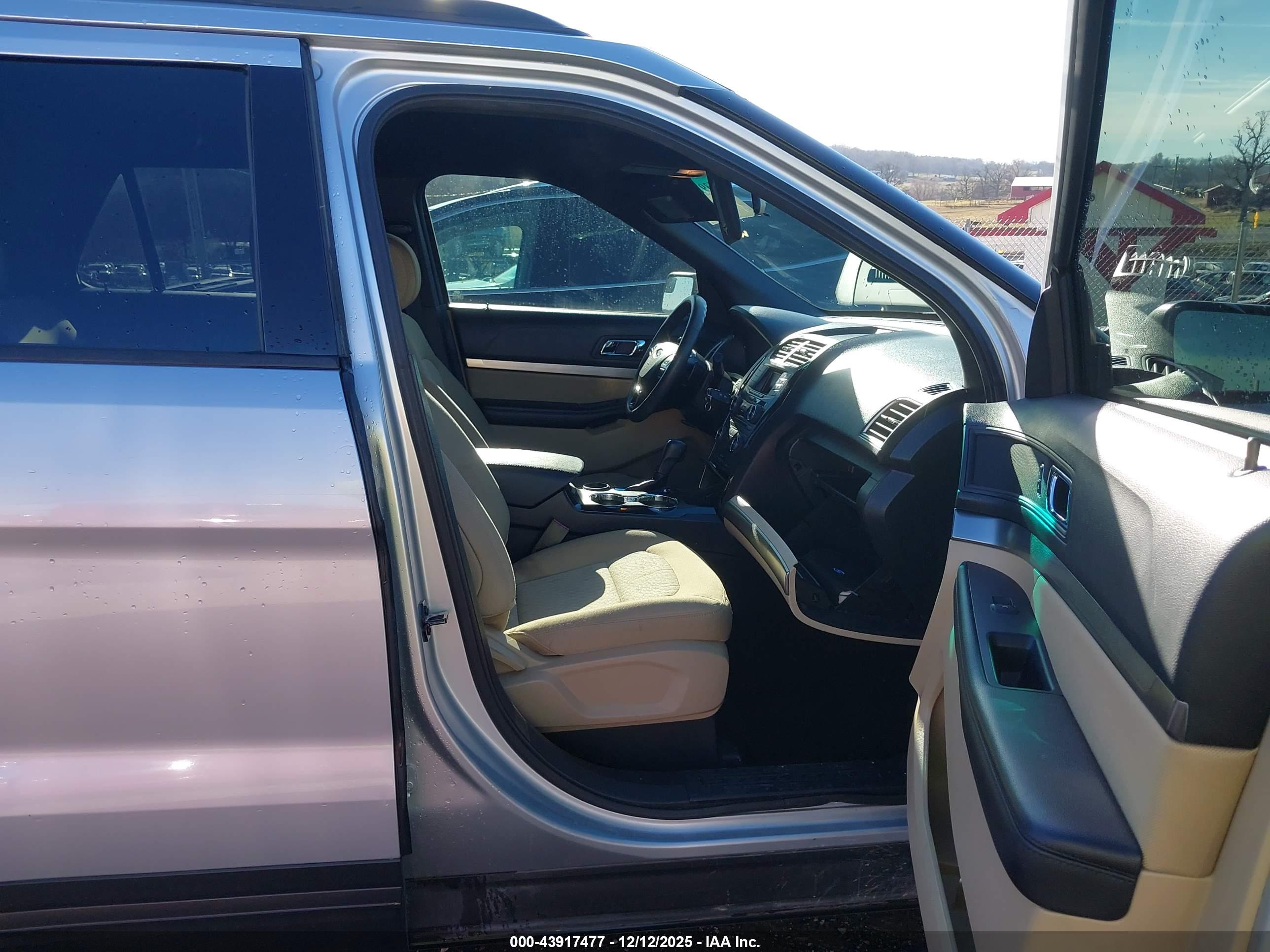 FORD EXPLORER image 5